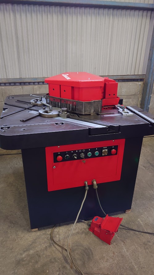 AMADA コーナーシャー CSW-250 1993年