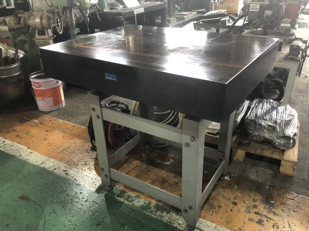 新潟精機 SK 石定盤 G0531020 台付 / NIIGATA SEIKI Granite Surface Plate G0531020 台付 T2200106