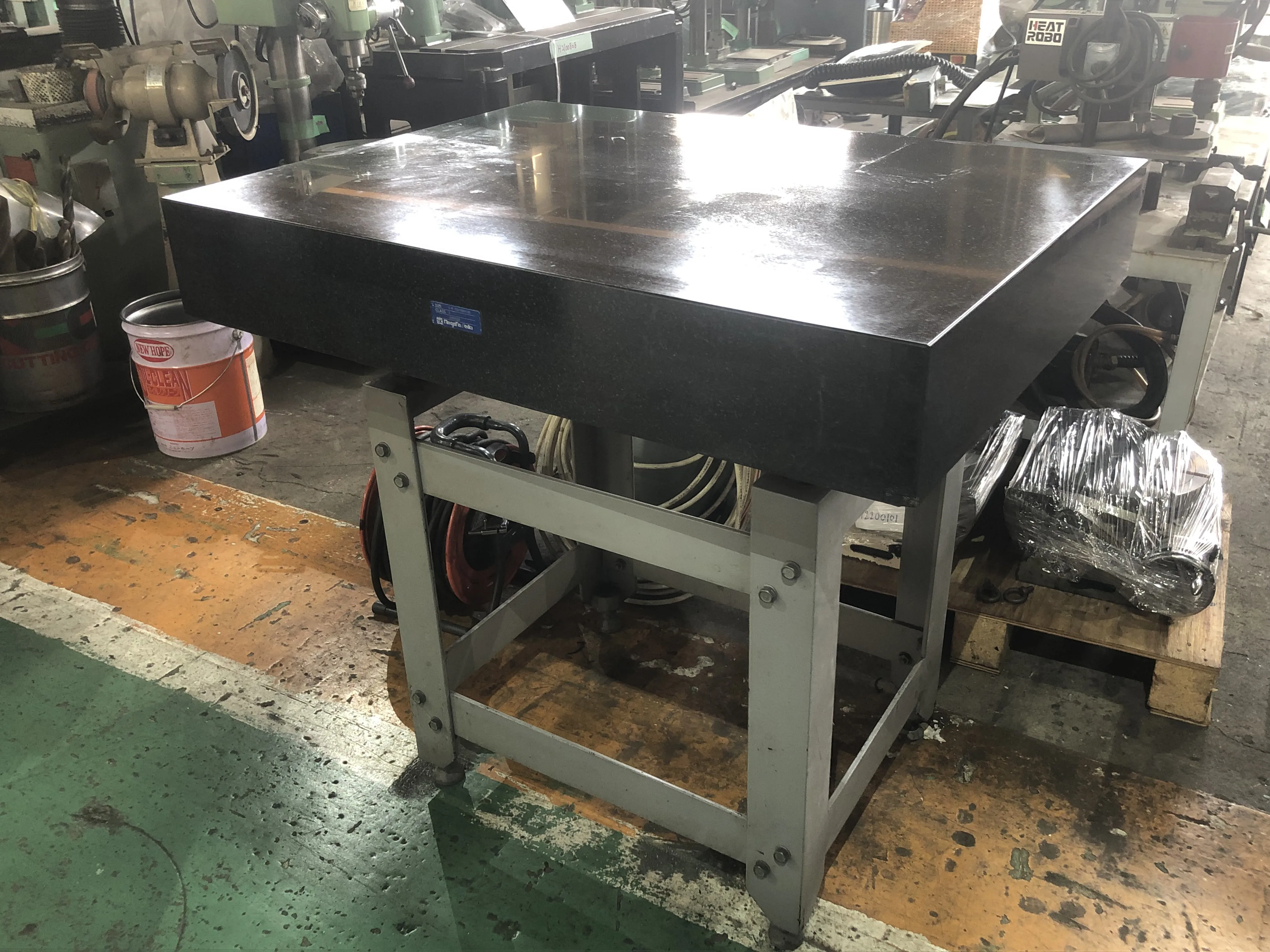 新潟精機 SK 石定盤 G0531020 台付 / NIIGATA SEIKI Granite Surface Plate G0531020 台付 T2200106