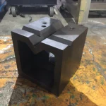 V溝付桝型ブロック 150X150X150mm / V-grooved square block 150X150X150mm T2200220