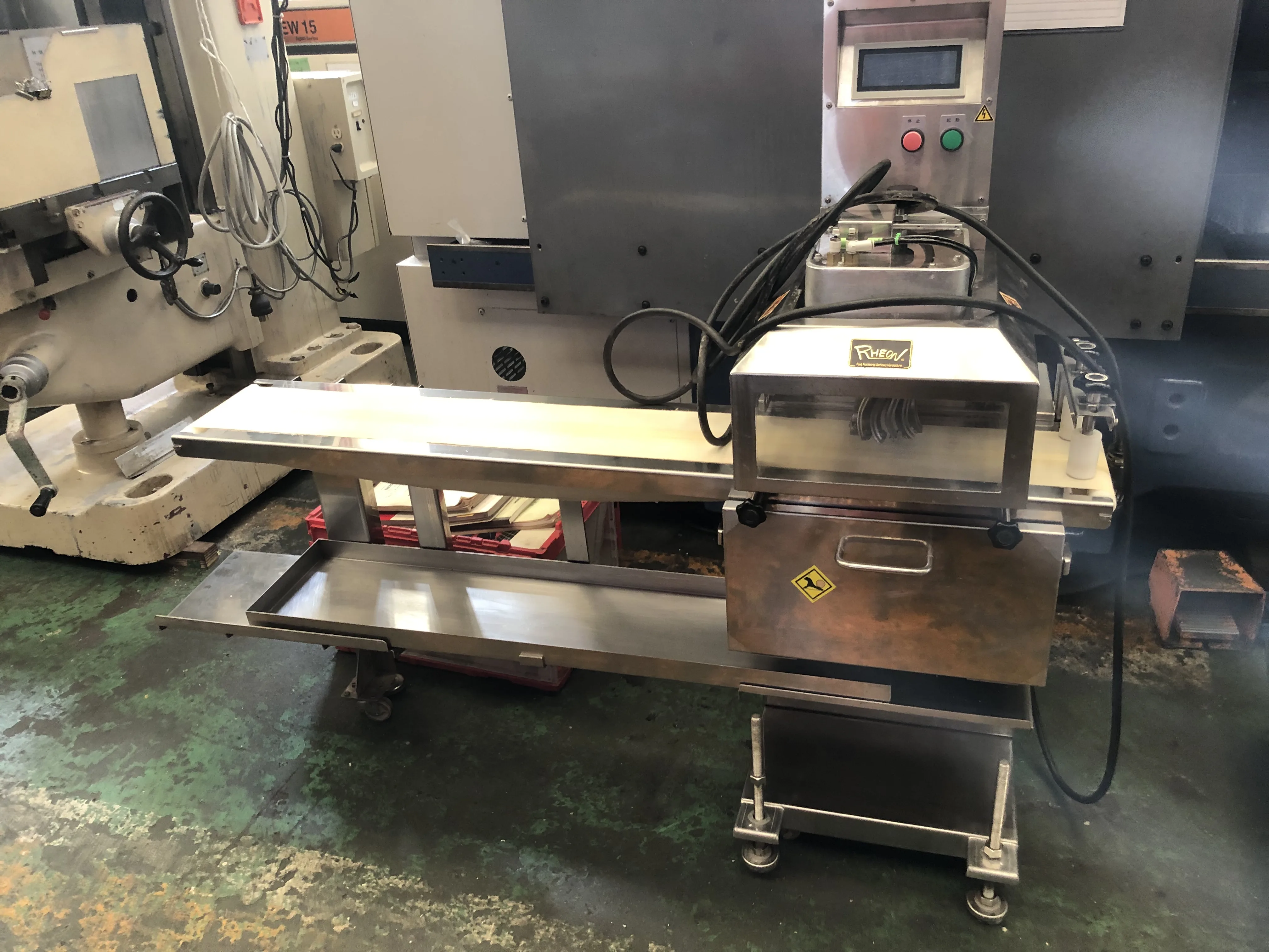 レオン自動機 中華まんヒダ付け機（ヒダ付け機コンベア付き） NU031 / RHEON AUTOMATIC MACHINERY Chinese Steamed Bun Pleating Machine NU031 T2300209