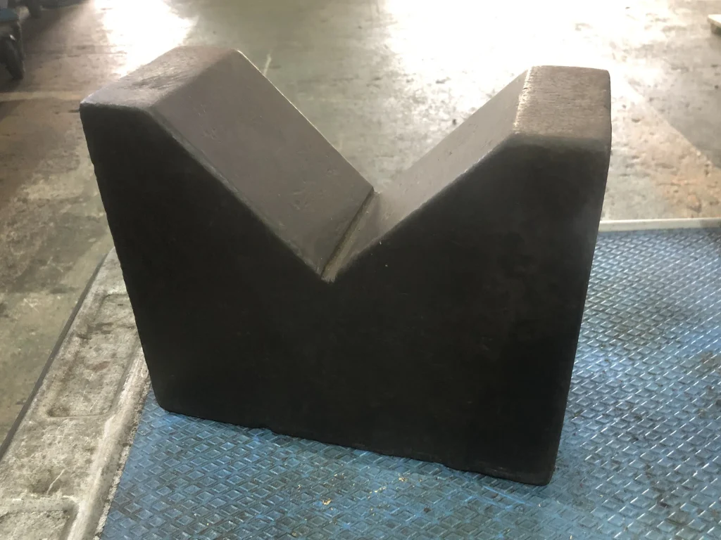 Vブロック 235ｘ100ｘH200mm / 235ｘ100ｘH200mm T2400106