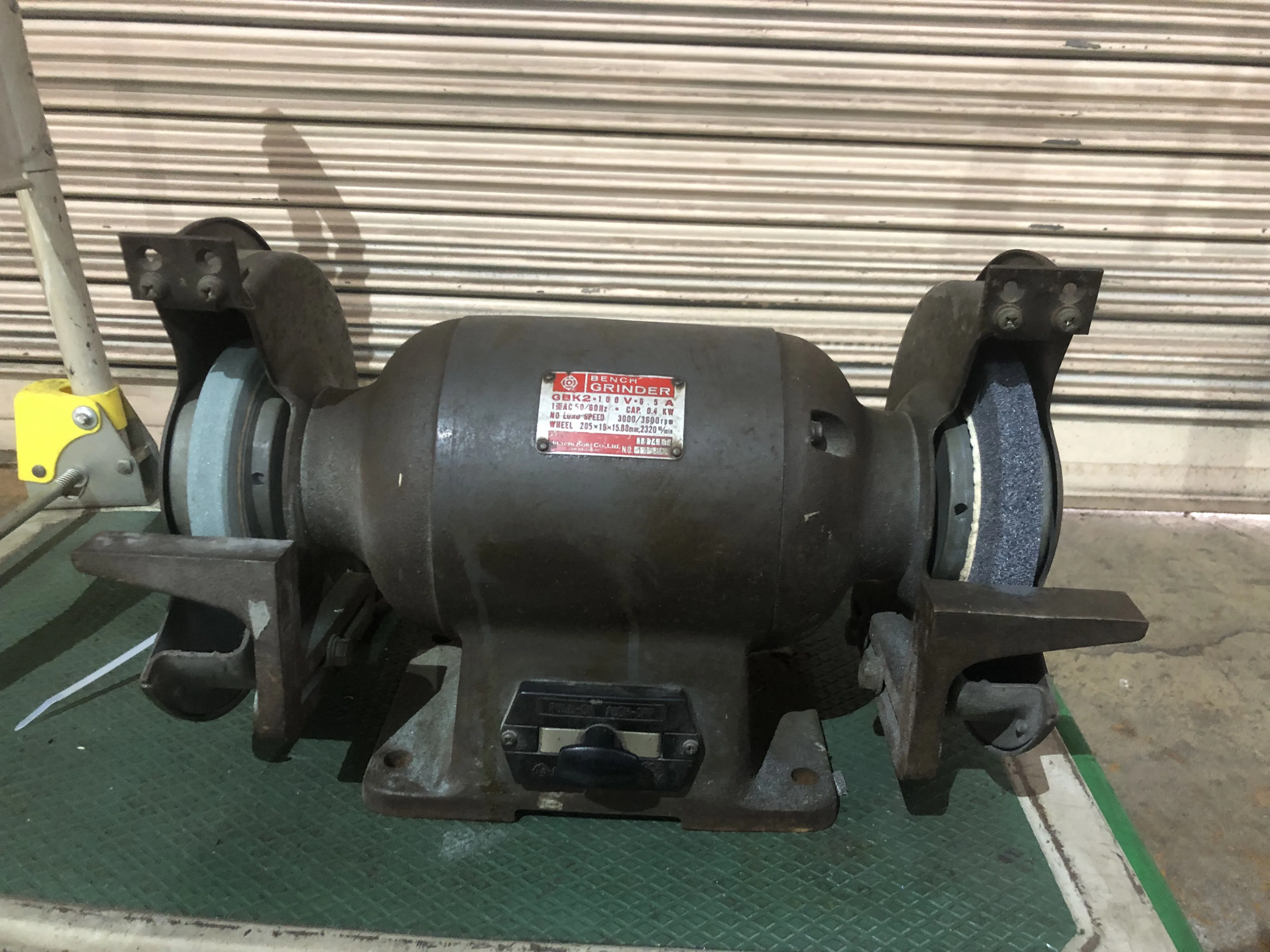 日立工機 両頭グラインダー GBK2 / HITACHI KOKI (HIKOKI) HTKK GBK2 T2400196