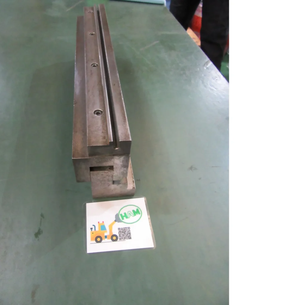 不明 ベンダー金型(ヘミング下型) V8mm 全長415ｍｍ / Unknown Bender Die (Hemming Die) V8mm 全長415ｍｍ