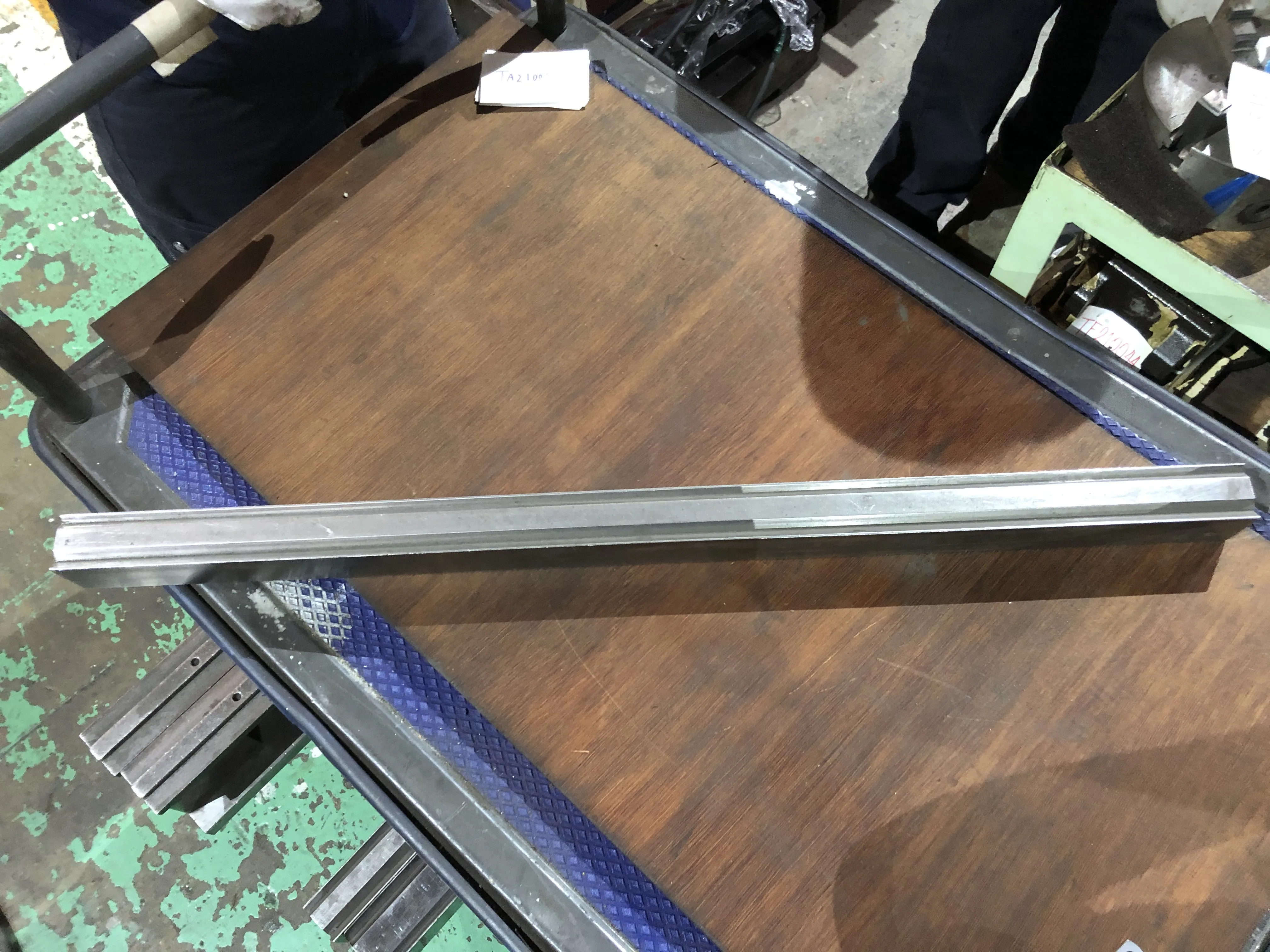 ベンダー金型(2Vダイ) V8V12 / Press Brake Die (2V Die) V8V12 TA210074