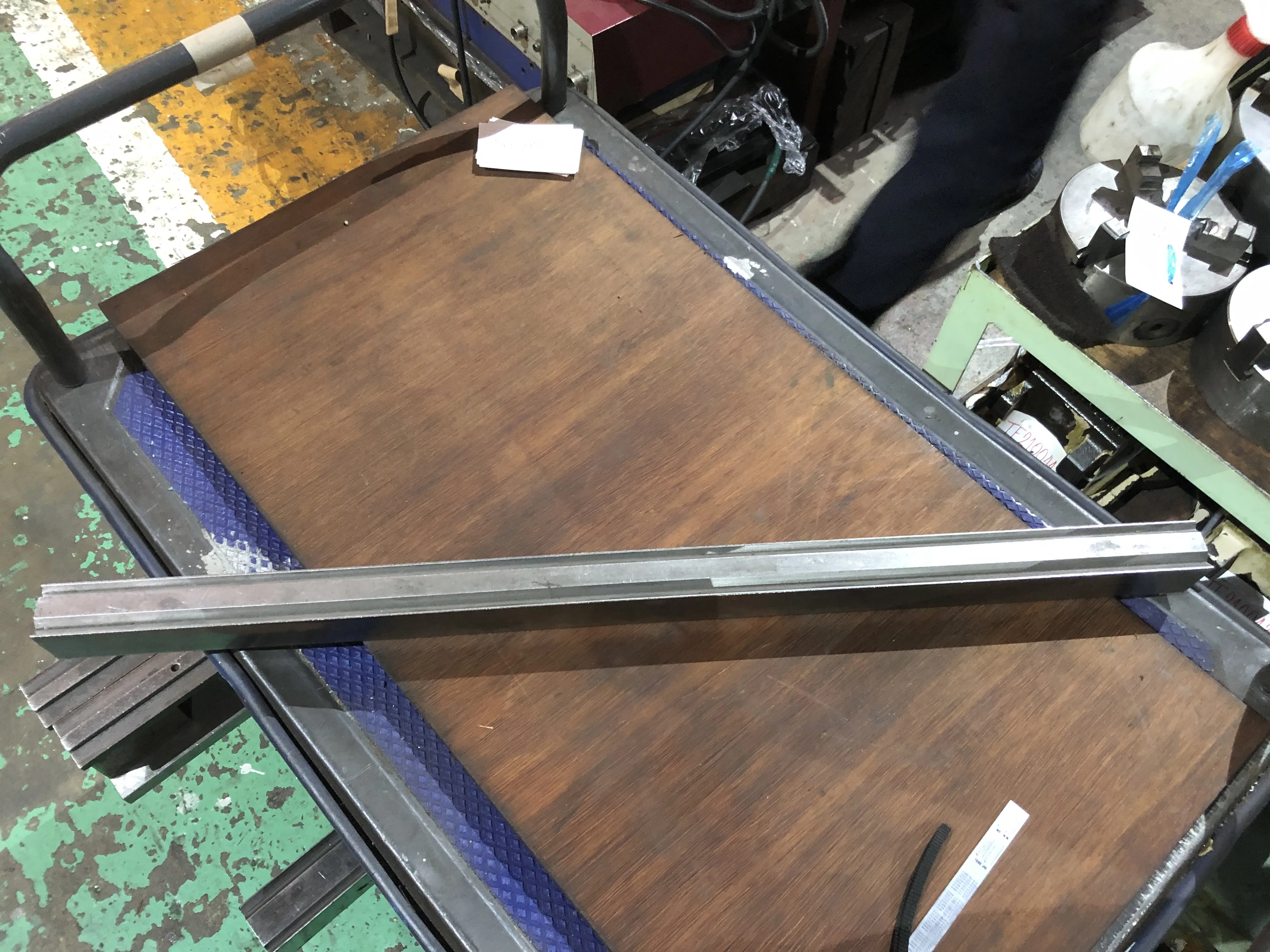 ベンダー金型(2Vダイ) V8V12 / Press Brake Die (2V Die) V8V12 TA210075