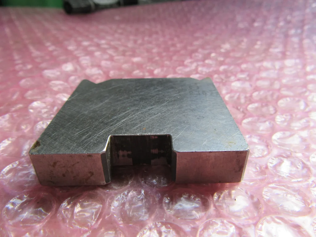 アマダ ベンダー金型（2Vダイ） W10xD50xH45mm(V1=6)(V2=10) / AMADA Press Brake Die (2V Die) W10xD50xH45mm(V1=6)(V2=10) TA230009