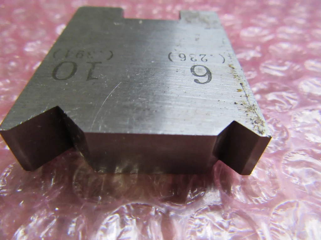 アマダ ベンダー金型（2Vダイ） W10xD37xH45mm(V1=6)(V2=10) / AMADA Press Brake Die (2V Die) W10xD37xH45mm(V1=6)(V2=10) TA230011