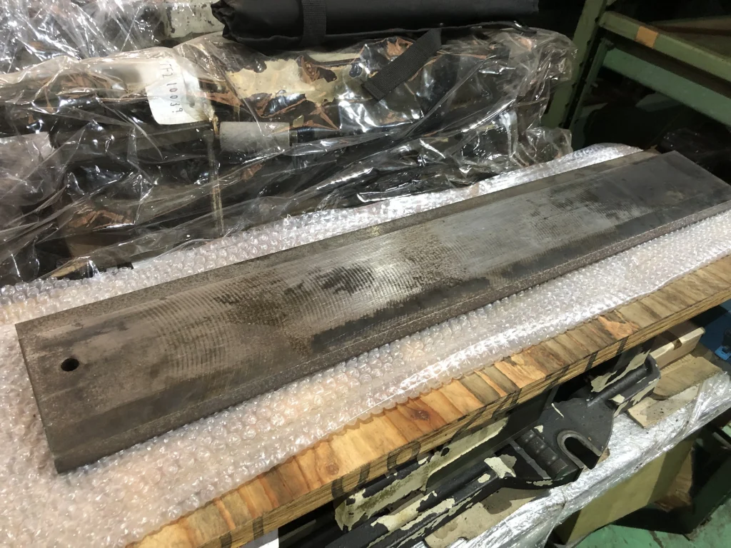 ベンダー金型（パンチ） Tタイプ直剣パンチ L835ｍｍ / Press Brake Punch Tタイプ直剣パンチ L835ｍｍ TA230029