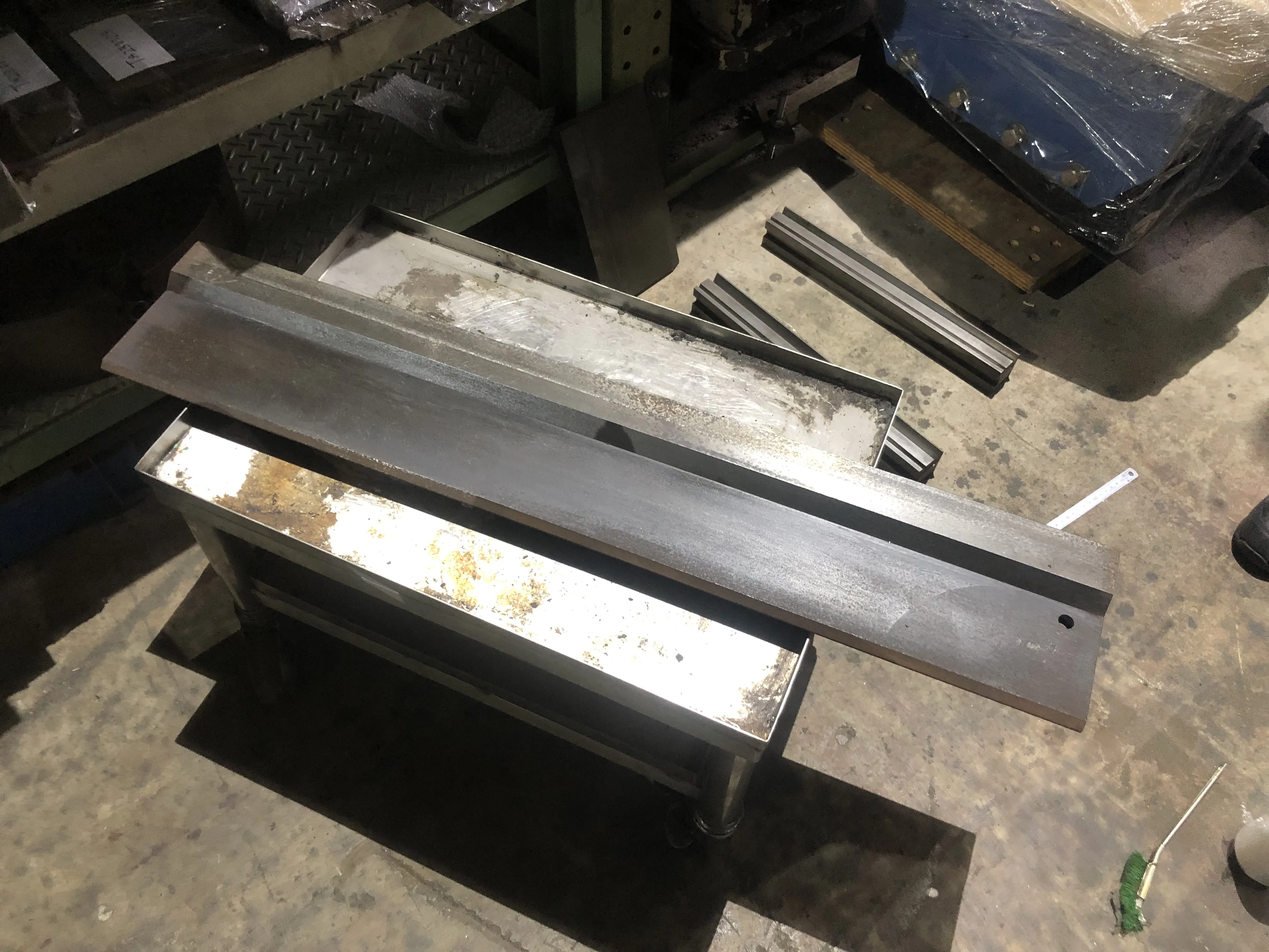 ベンダー金型（パンチ） Tタイプ直剣パンチ L835ｍｍ / Press Brake Punch Tタイプ直剣パンチ L835ｍｍ TA230034