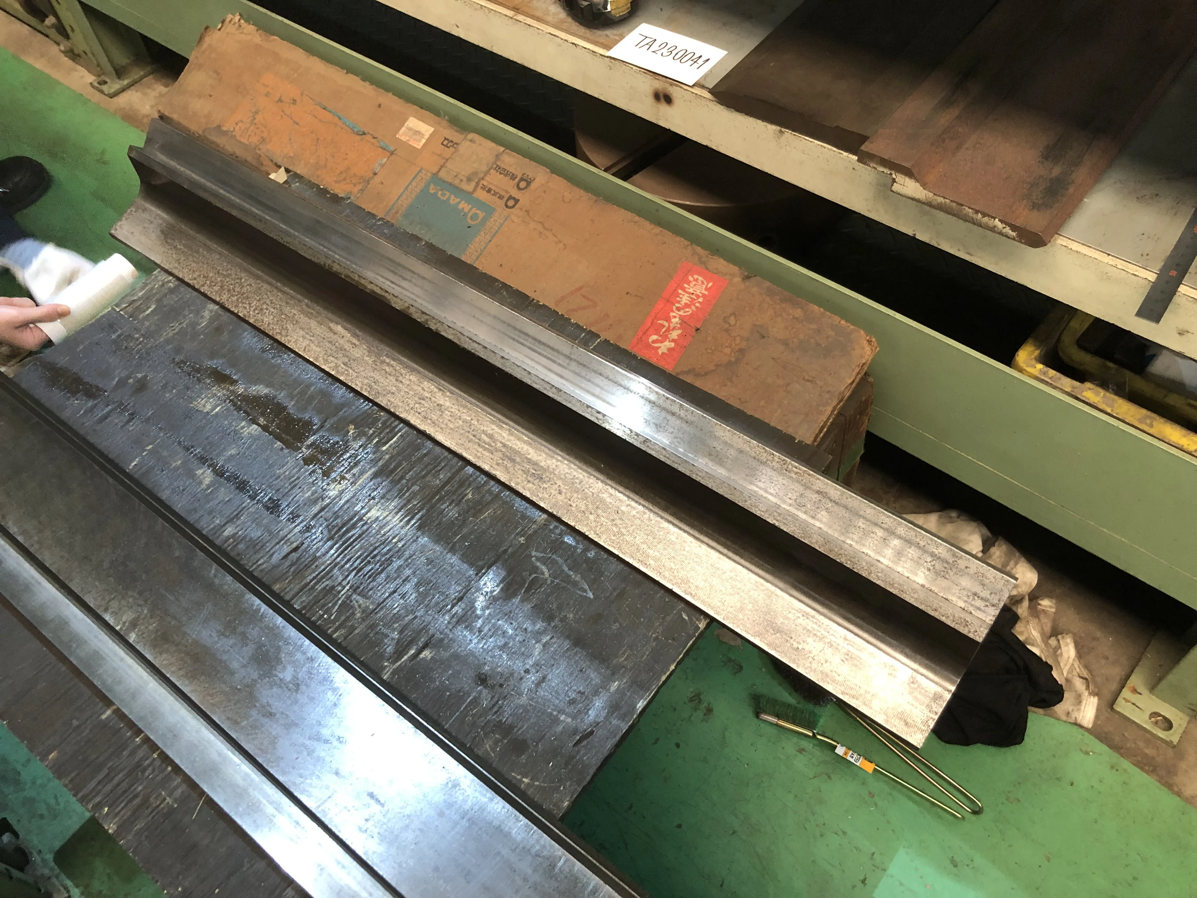 ベンダー金型（パンチ） 曲げ金型 L835mm / Press Brake Punch 曲げ金型 L835mm TA230041