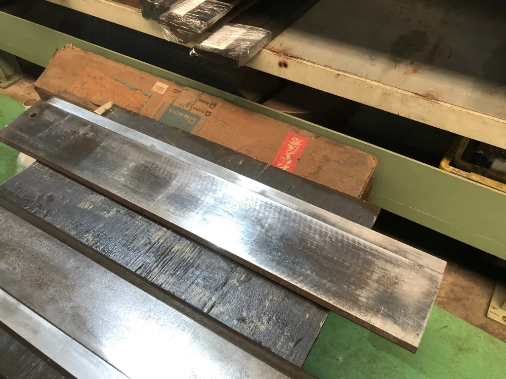 ベンダー金型 長さ835 / Press Brake Punch 長さ835 TA230043