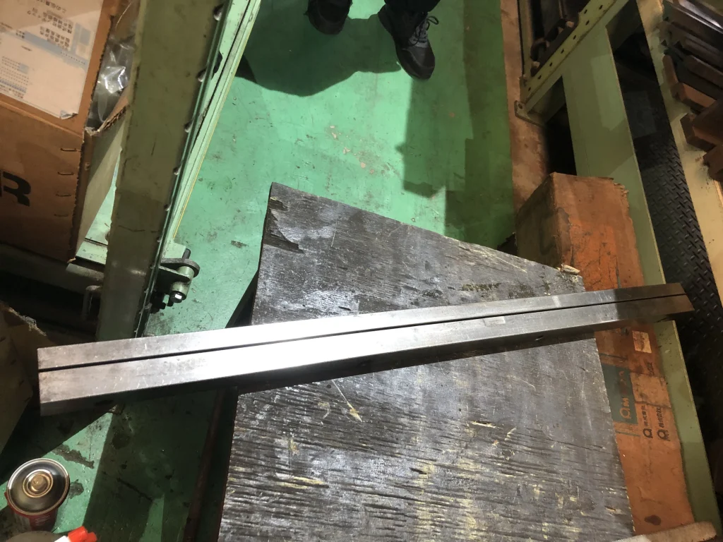 ベンダー金型（1Vダイ） V4mm L900 / Press Brake Die (1V Die) V4mm L900 TA230051