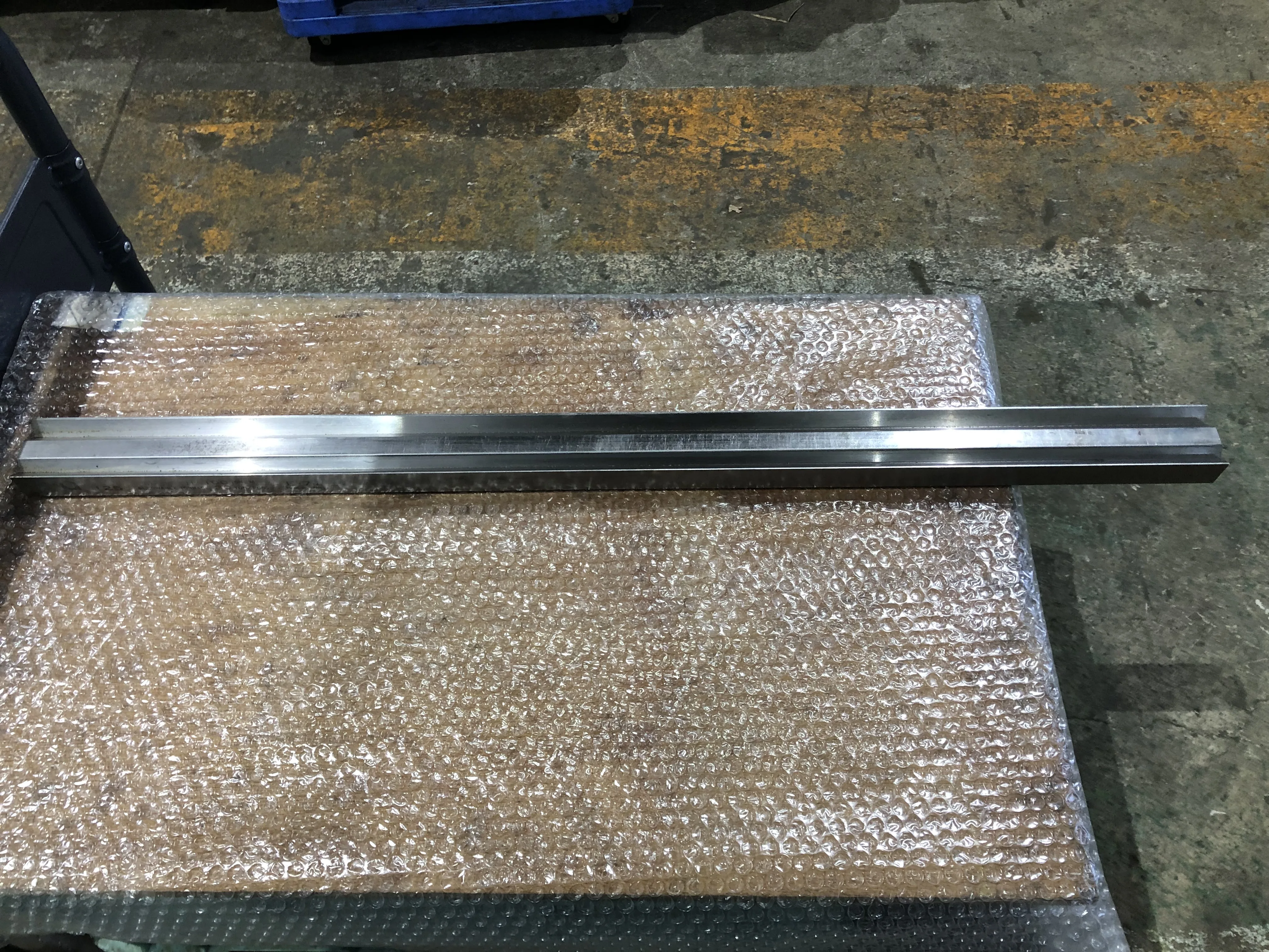 アマダ ベンダー金型(2Vダイ) E-7N / AMADA E-7N TA250017