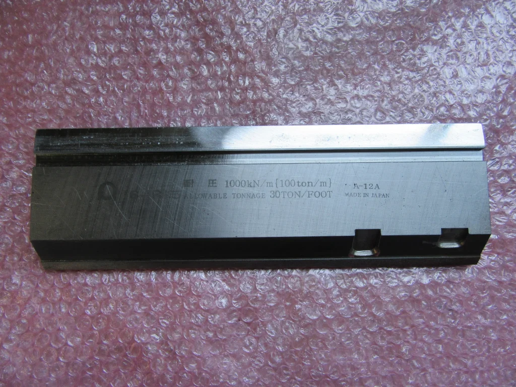 アマダ ベンダー金型 プレスブレーキ用パンチ 16-R1.5 耐圧100t/m A-12A 長300 / AMADA 16-R1.5 耐圧100t/m A-12A 長300 TA250025