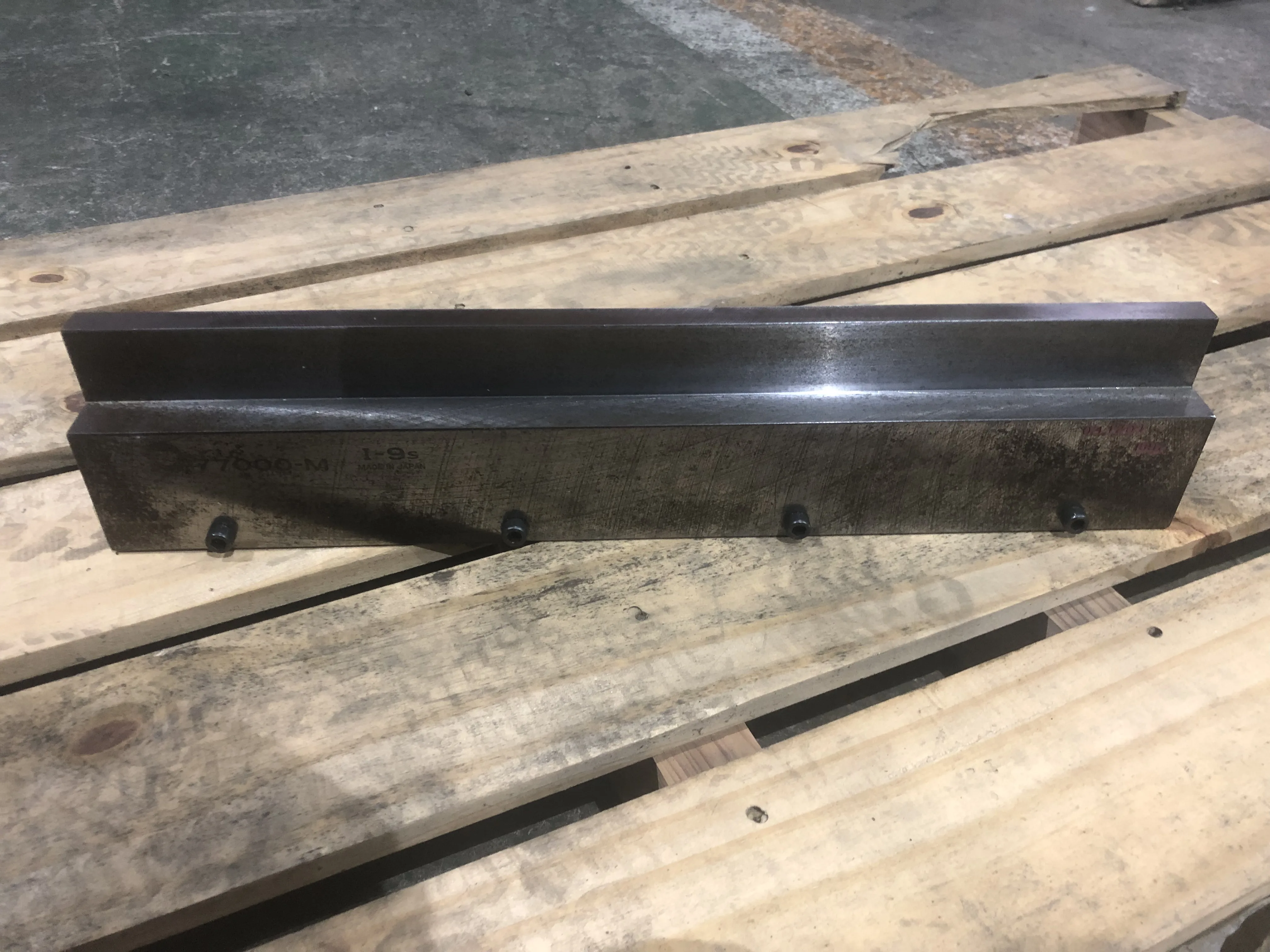 アマダ ベンダー金型(パンチホルダー) 77000-M I-9S L415 / AMADA 77000-M I-9S L415 TA250087