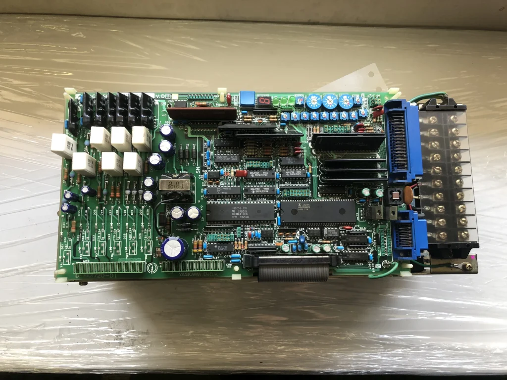 安川電機 サーボパック CACR-SR10SB1BFY100 / YASKAWA ELECTRIC CACR-SR10SB1BFY100 TB240003