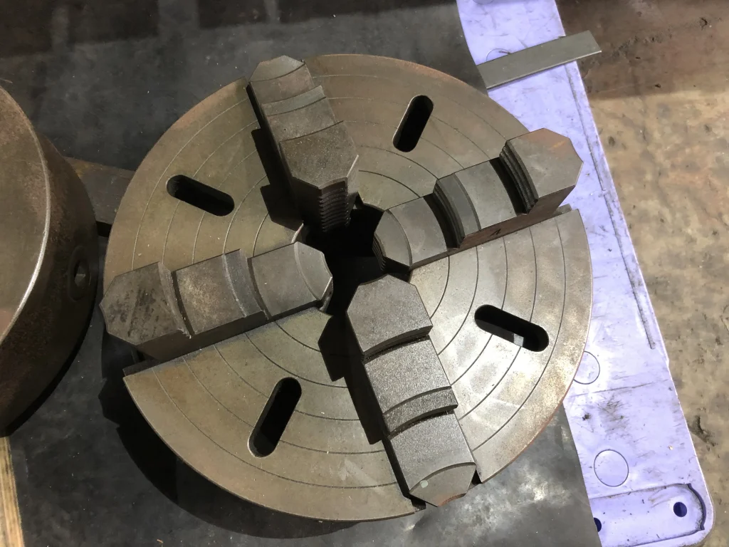 4爪チャック / 4-Jaw Chuck