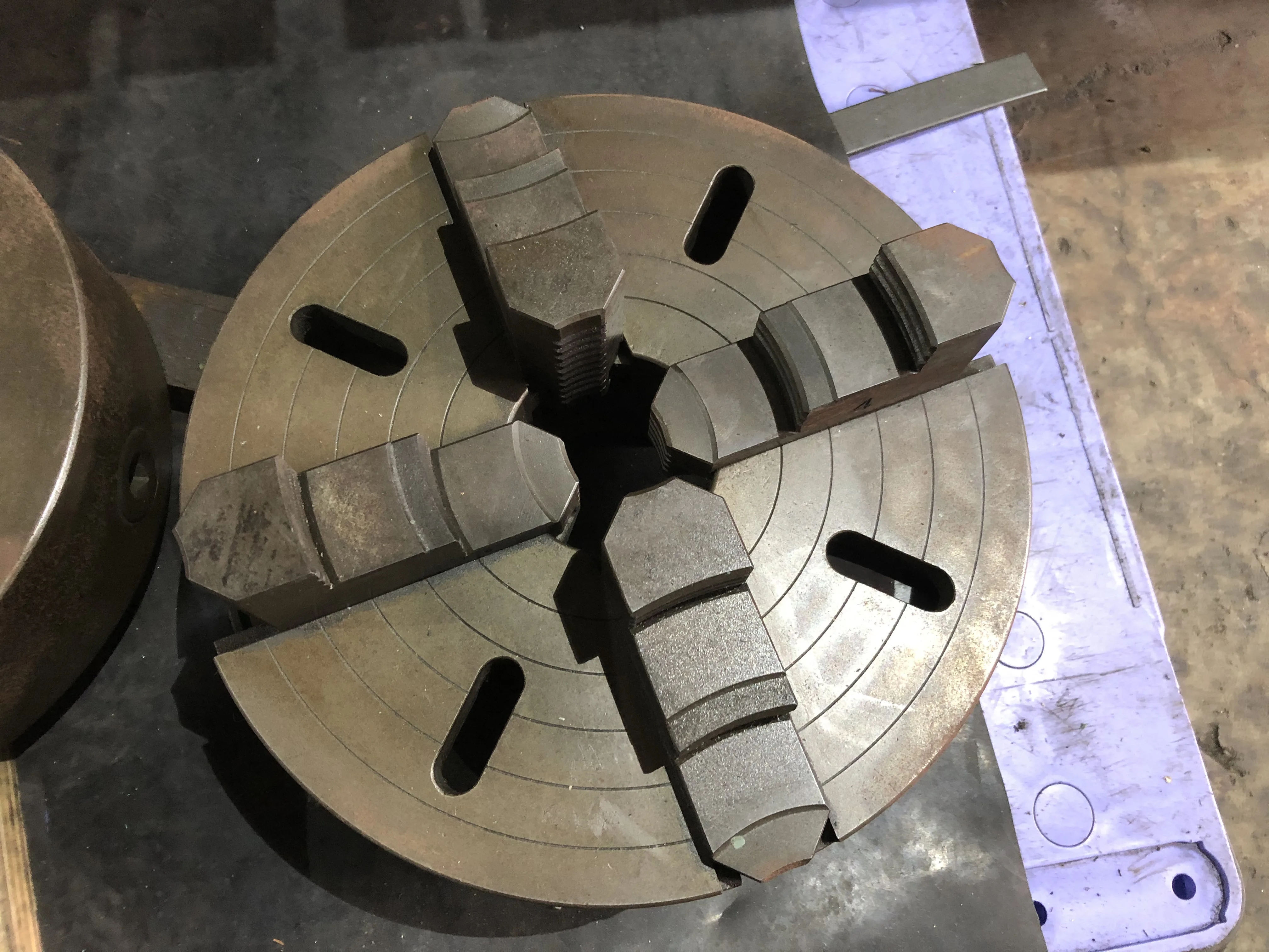 4爪チャック / 4-Jaw Chuck