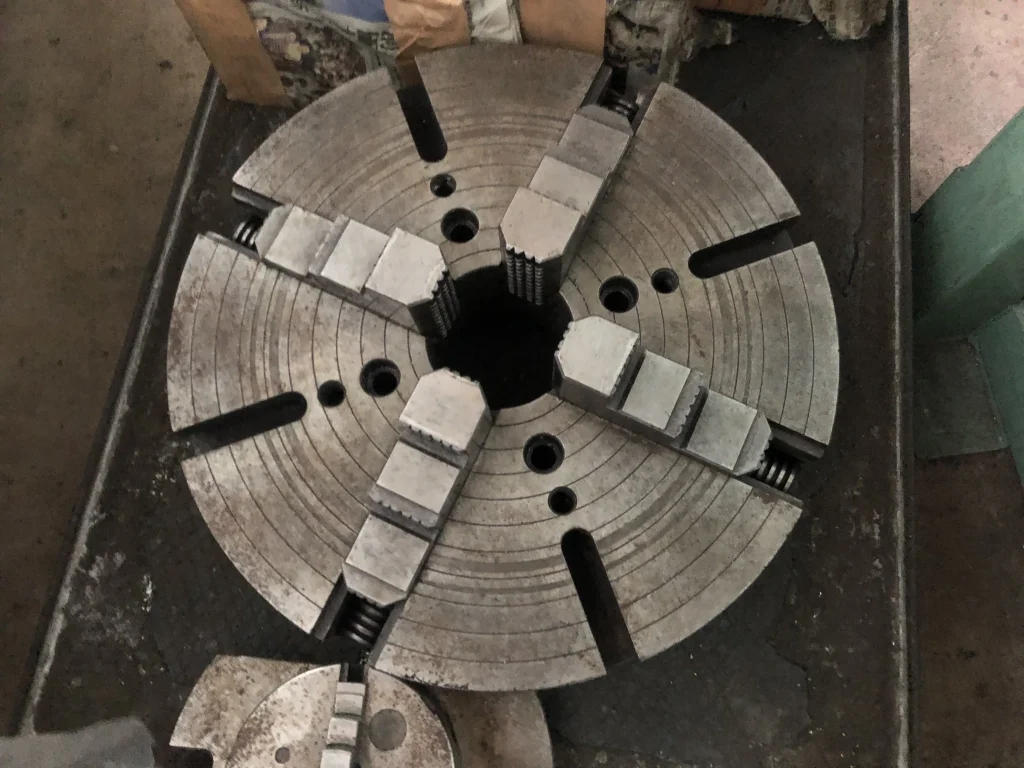 4爪チャック / 4-Jaw Chuck