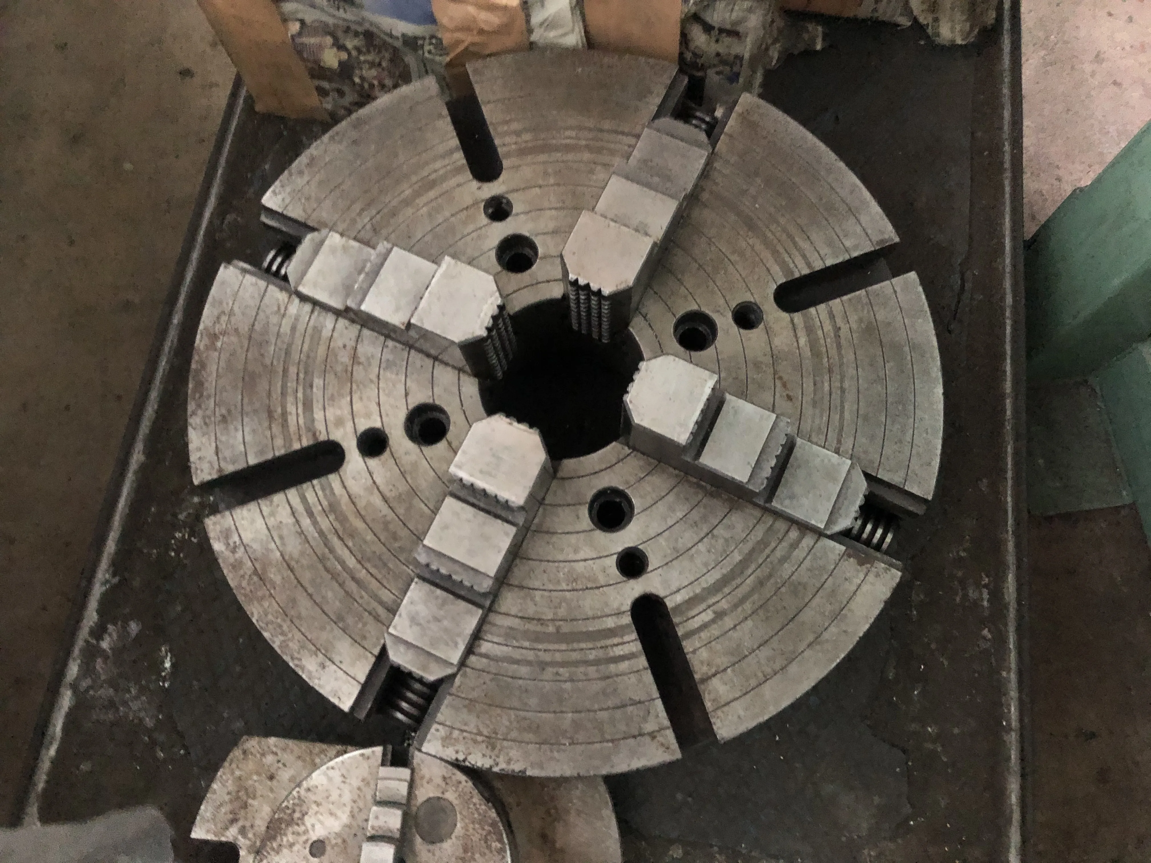 4爪チャック / 4-Jaw Chuck