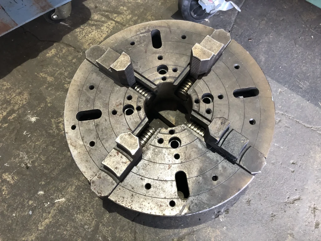 4爪チャック φ350 / 4-Jaw Chuck φ350