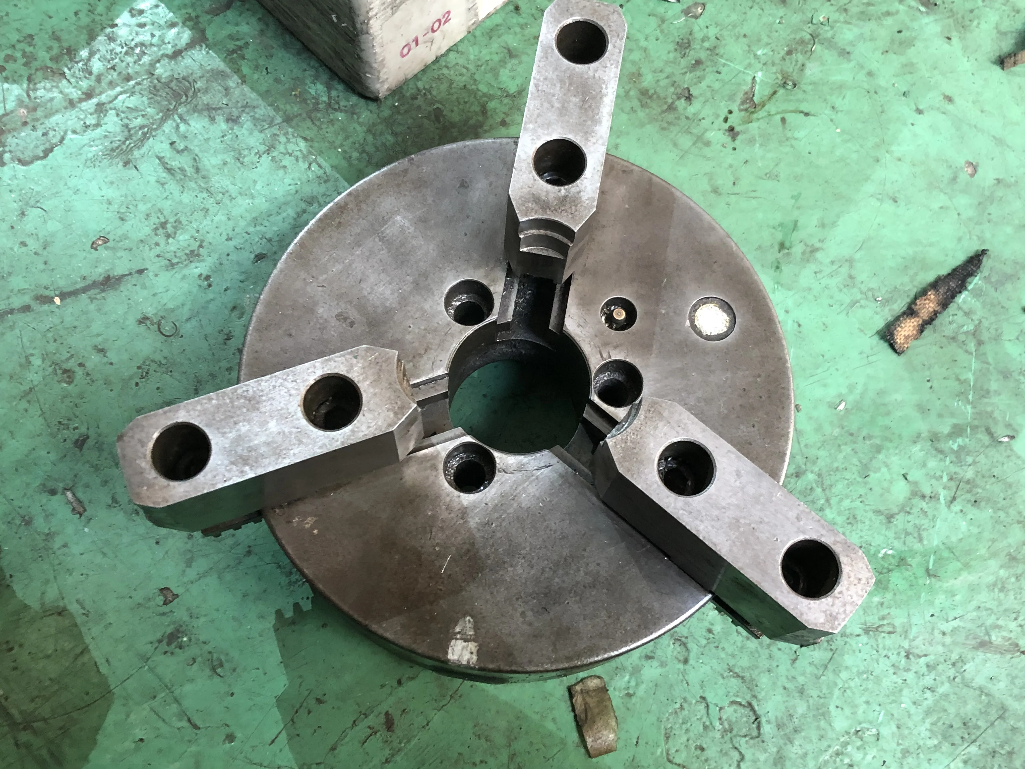 3爪チャック φ230 / 3-Jaw Chuck φ230 TE210004