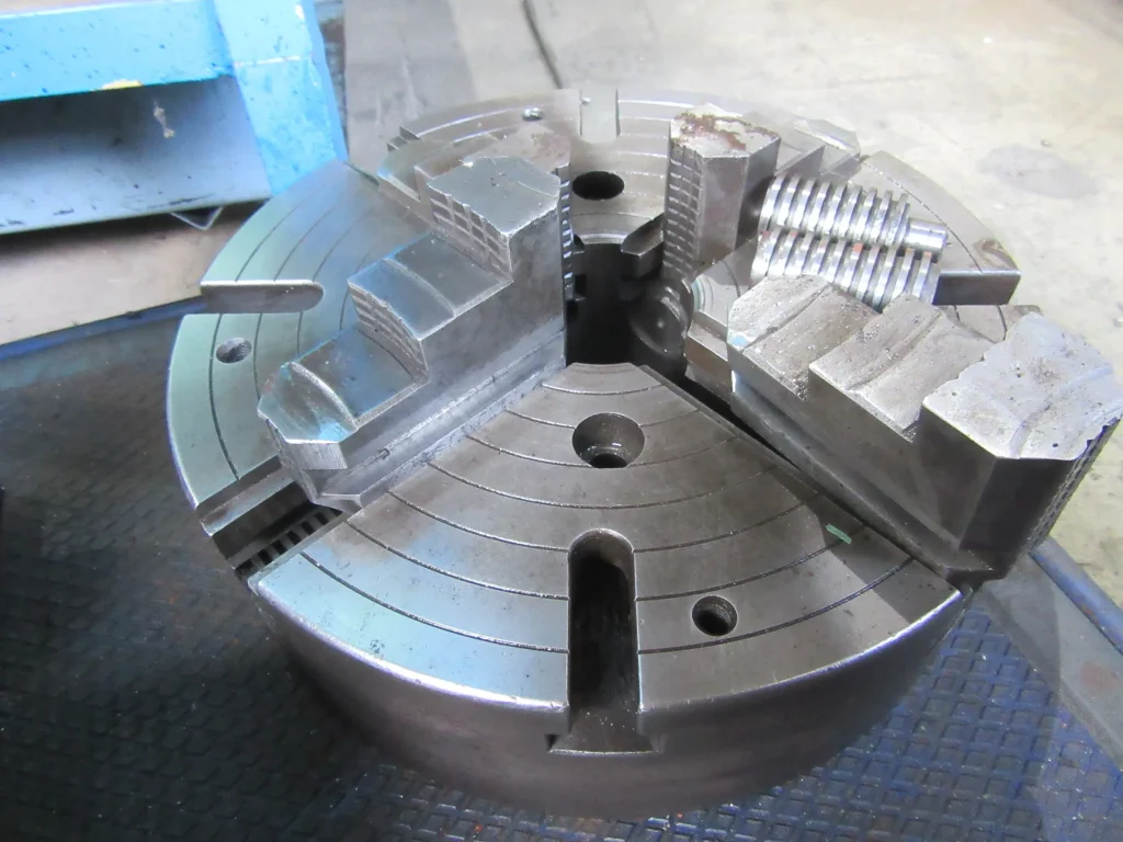 4爪チャック（インディペンデントチャック） φ300mm / 4-Jaw Independent Chuck φ300mm TE210037