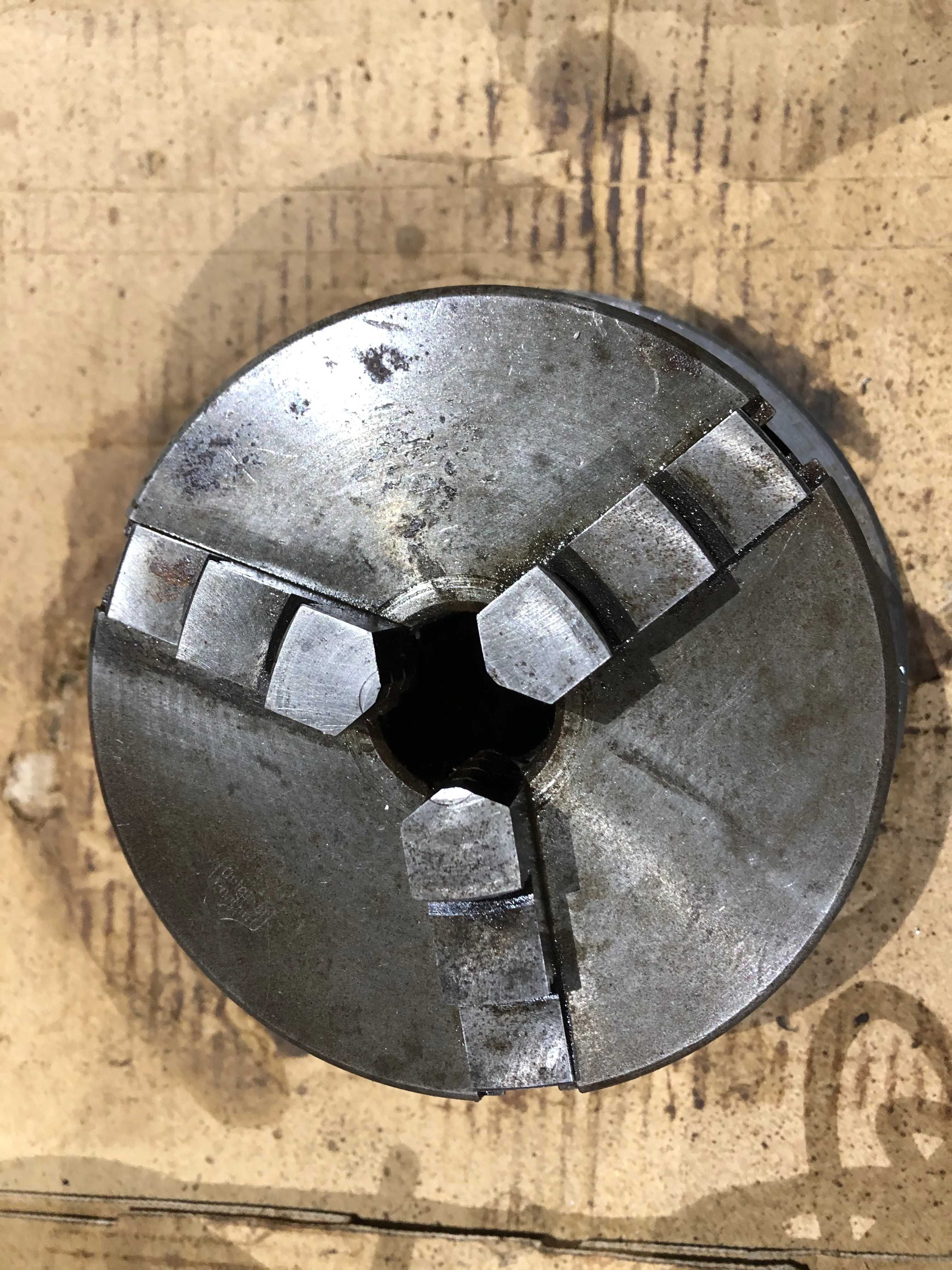 3爪スクロールチャック φ140 / 3-Jaw Scroll Chuck φ140 TE220004