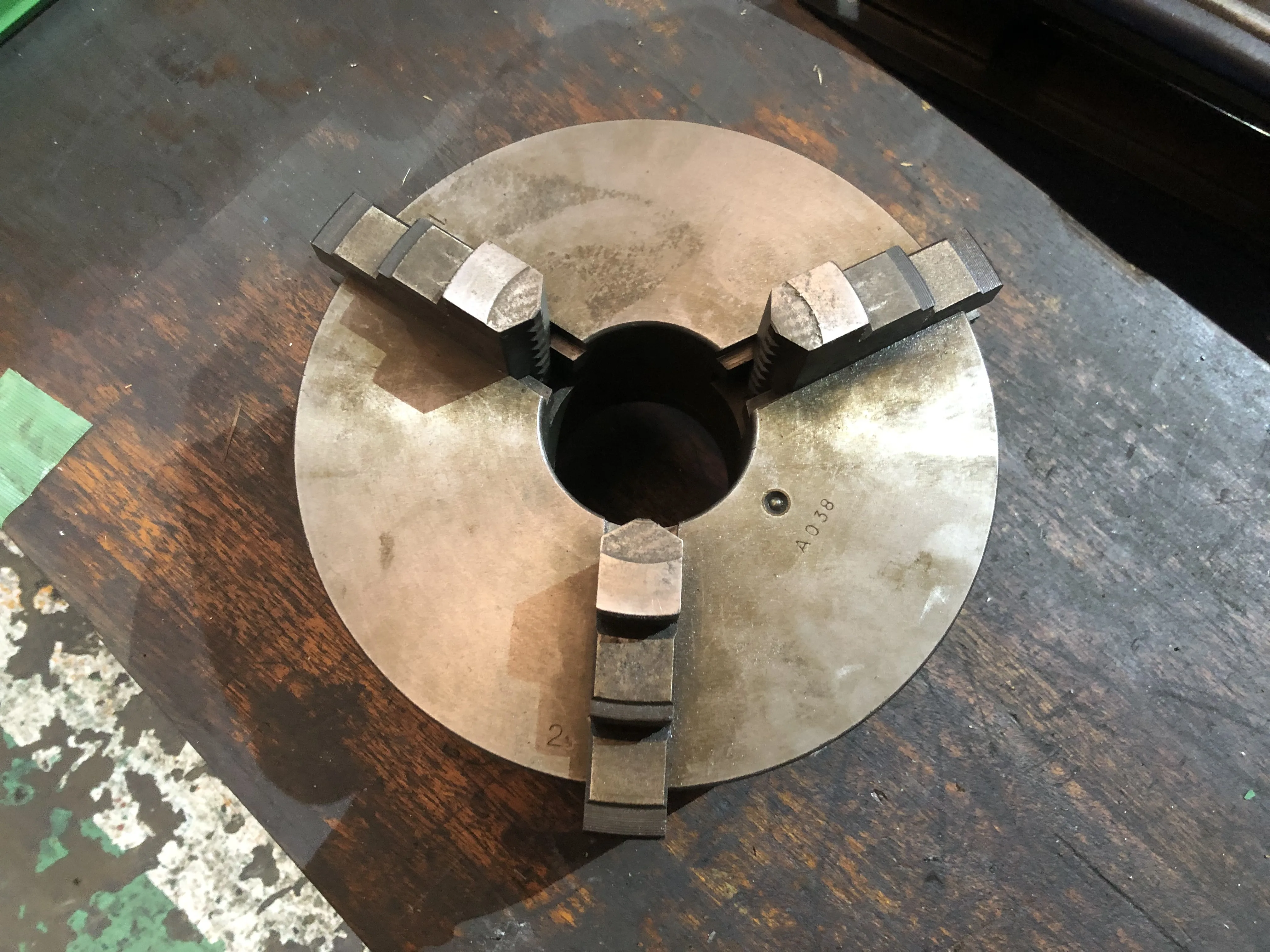 3爪スクロールチャック φ230 / 3-Jaw Scroll Chuck φ230 TE220021