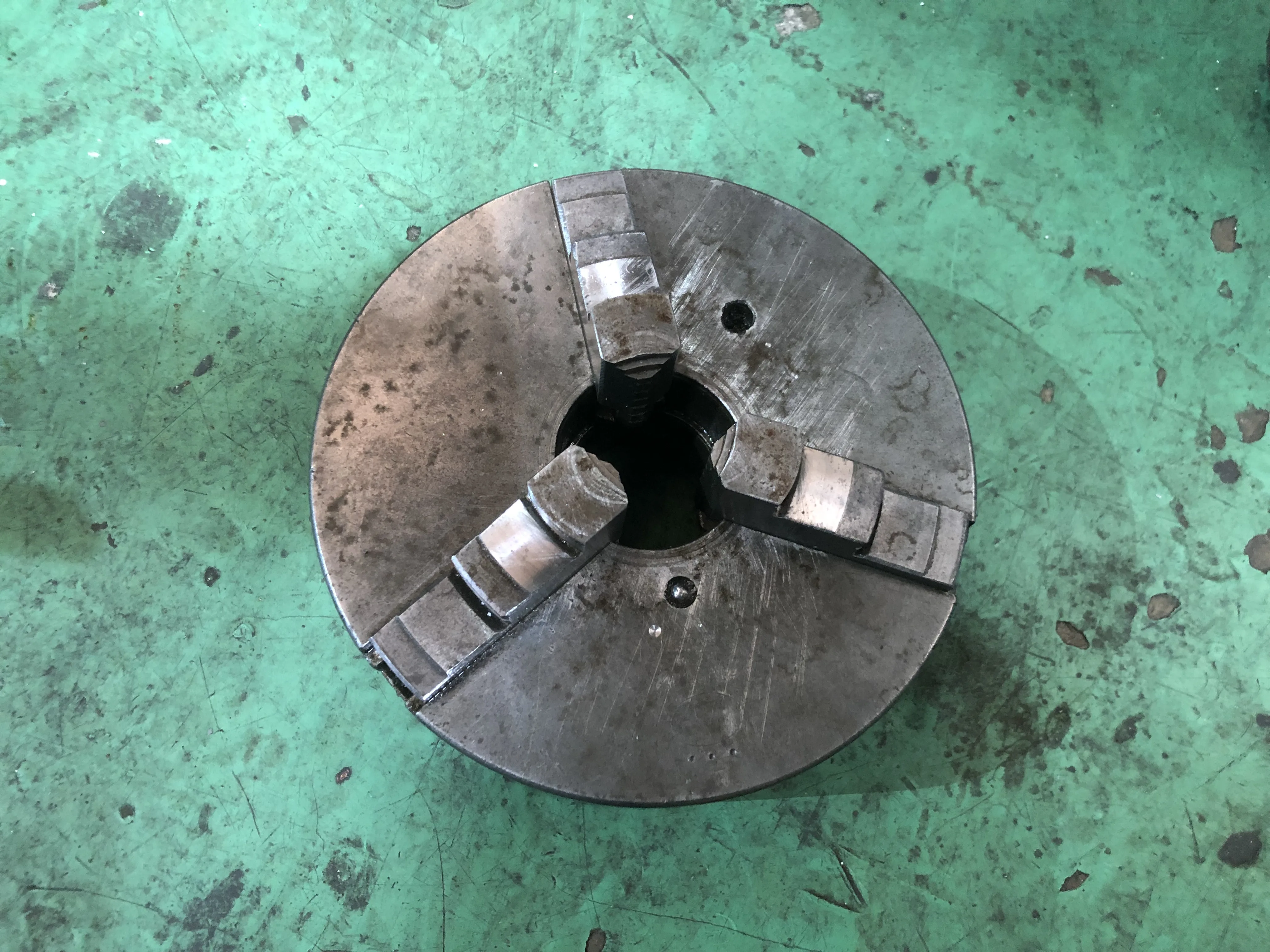 3爪スクロールチャック φ190 / 3-Jaw Scroll Chuck φ190 TE220023