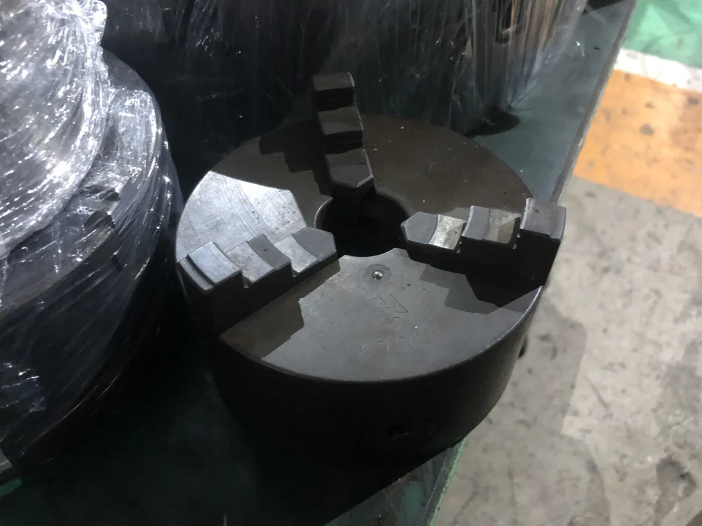 北川鉄工所 3爪スクロールチャック φ130 / KITAGAWA IRON WORKS 3-Jaw Scroll Chuck φ130 TE220051