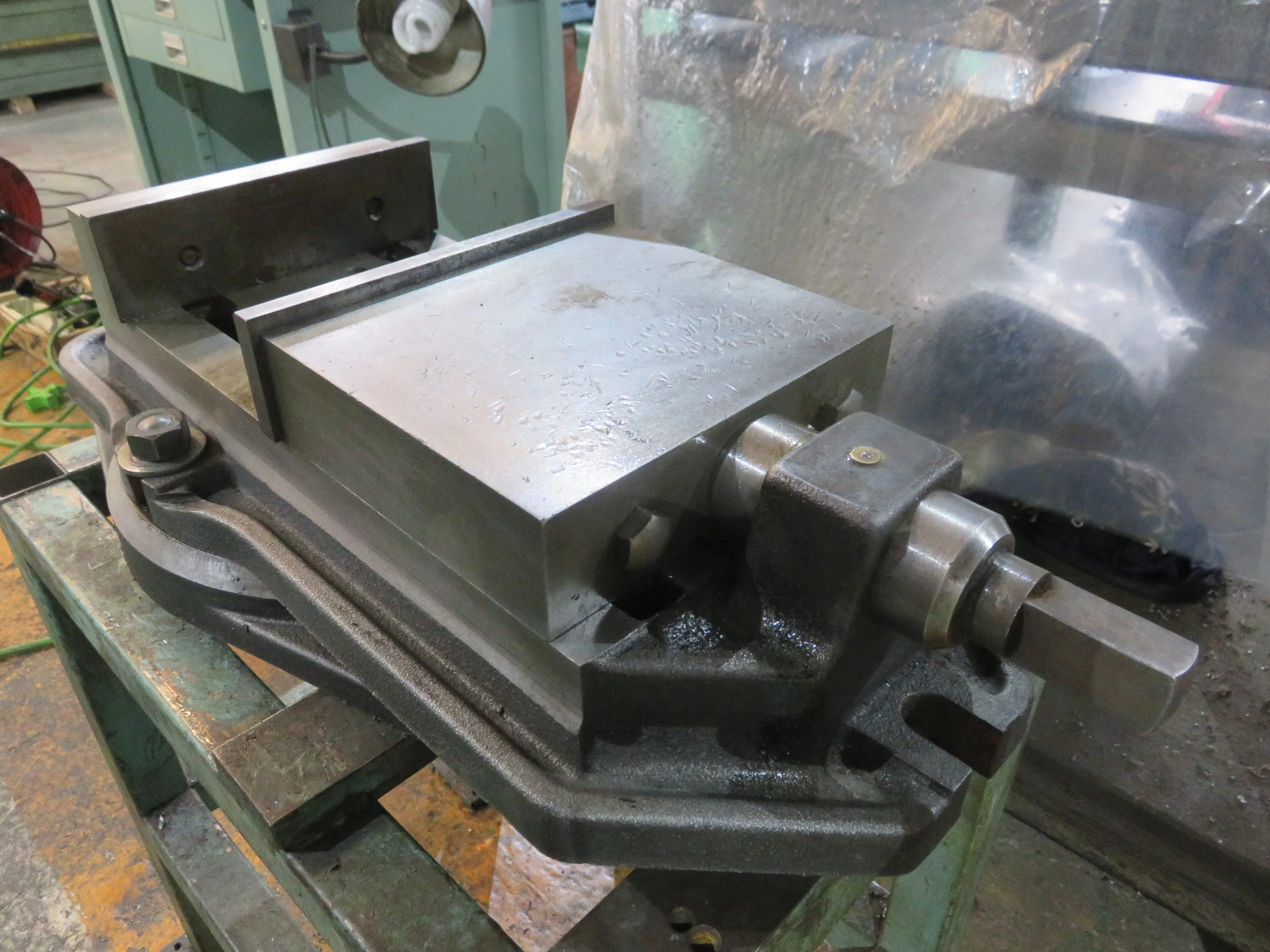 AIBA K.K.K 回転台付マシンバイス / AIBA KINZOKU KOGYO Machine Vise with Swivel Base