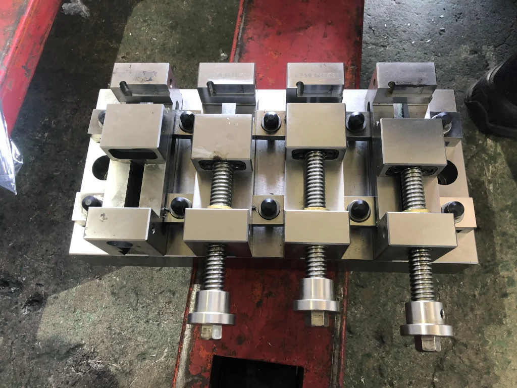 VERTEX 精密4連バイス 45mm / VERTEX MACHINERY WORKS 4-Station Precision Vise 45mm TF220073