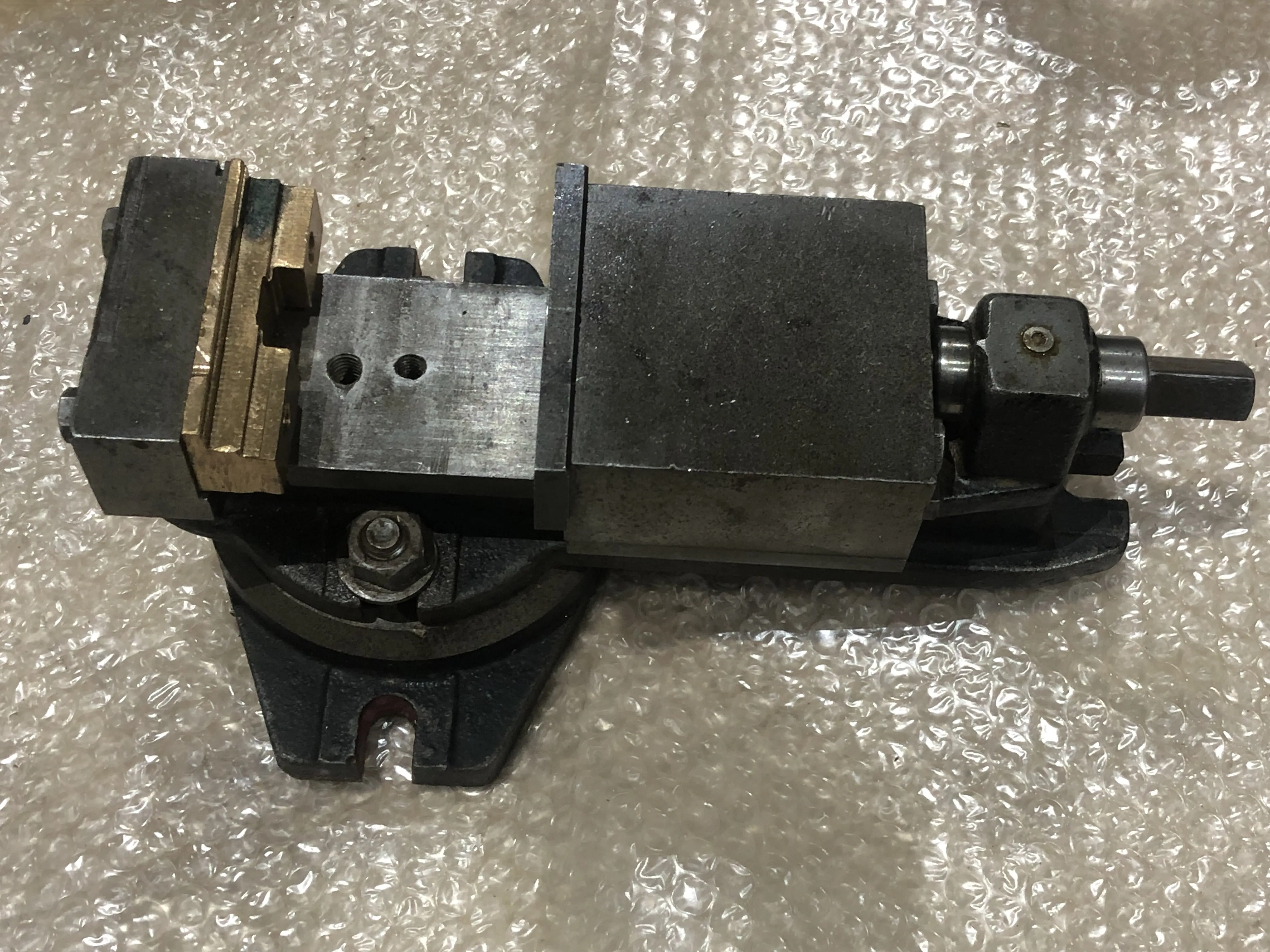 AIBA K.K.K マシンバイス 口幅90mm 口高35mm 口開80mm / AIBA KINZOKU KOGYO 口幅90mm 口高35mm 口開80mm TF240013