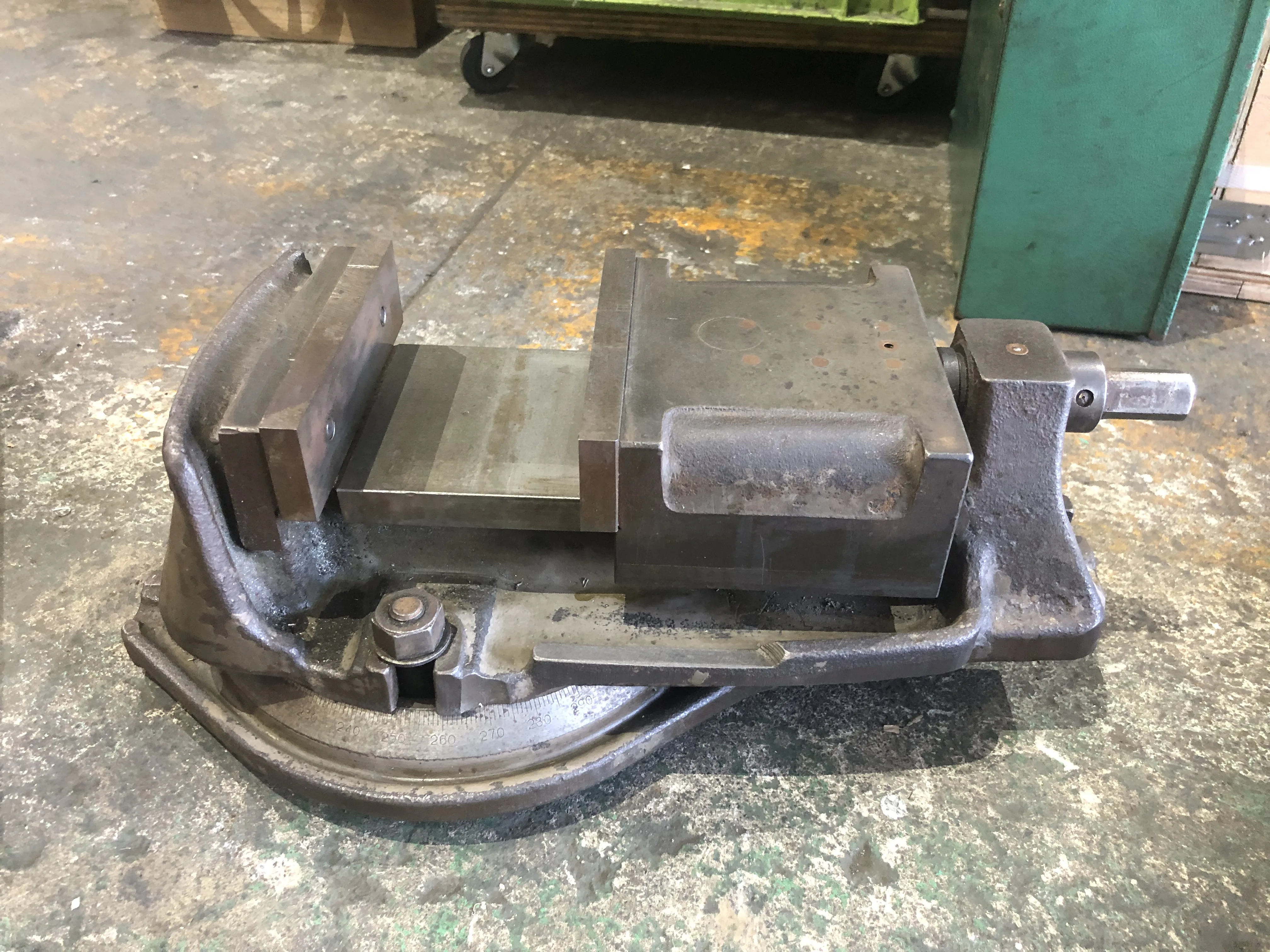 マキノ/牧野鉄工所 マシンバイス（回転台付） 口幅130mm 口高35mm 口開85mm / MAKINO 口幅130mm 口高35mm 口開85mm TF240079