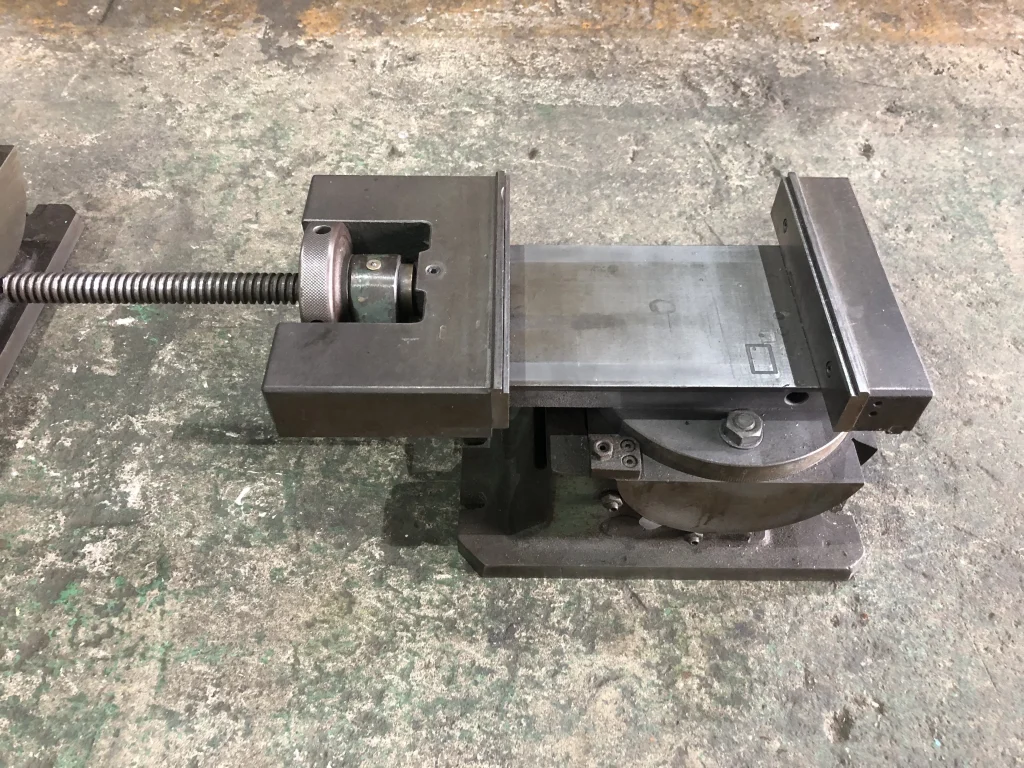 傾斜バイス 口幅150mm 口高30mm 口開140mm / 口幅150mm 口高30mm 口開140mm TF240093