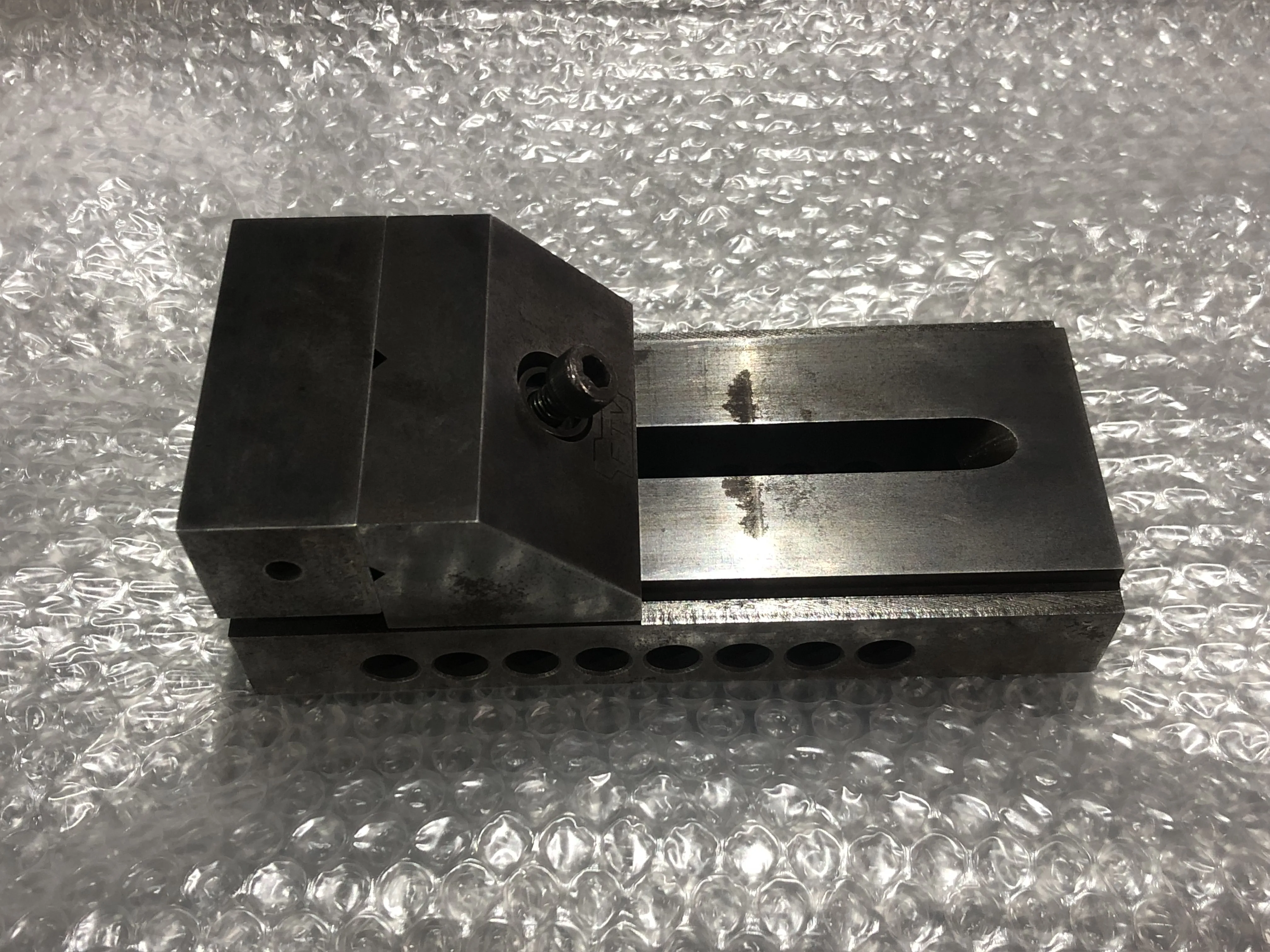 ファーステック 精密バイス 口幅73mm 口高105mm 口開30mm / FIRSTEC 口幅73mm 口高105mm 口開30mm TF250032