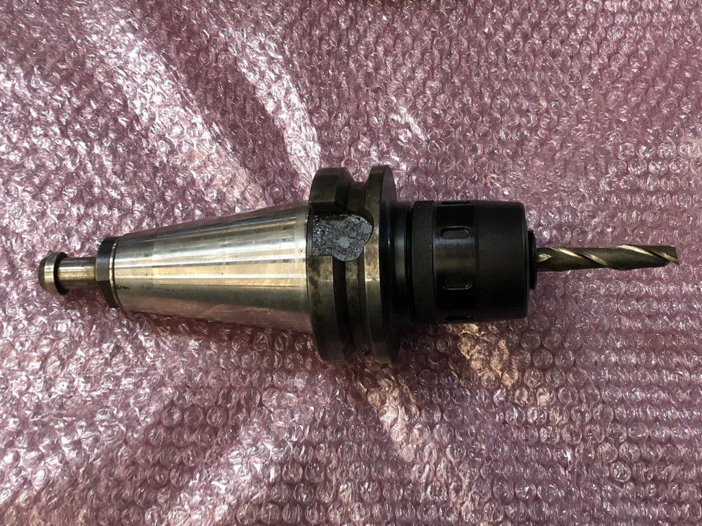 大昭和精機 BIG BT50 BT50-HMC25-105 / BIG DAISHOWA BT50 New High-Power Milling Chuck BT50-HMC25-105 TG220005