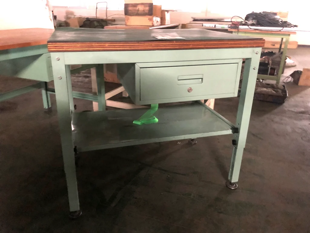 作業台 602ｘ903ｘ808mm / Workbench 602ｘ903ｘ808mm TH220077