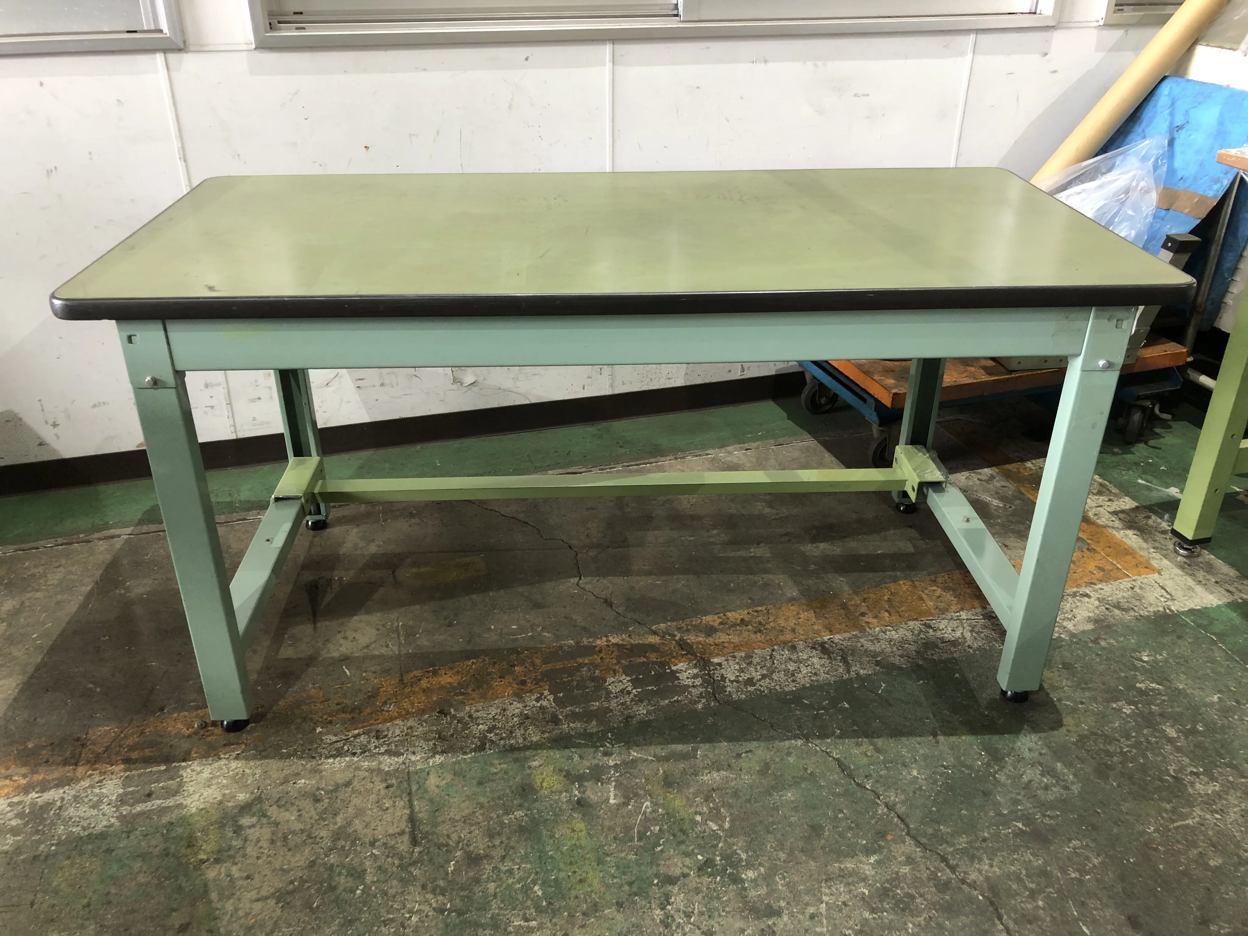 作業台 W700xD1500xH730mm / Workbench W700xD1500xH730mm TH230082