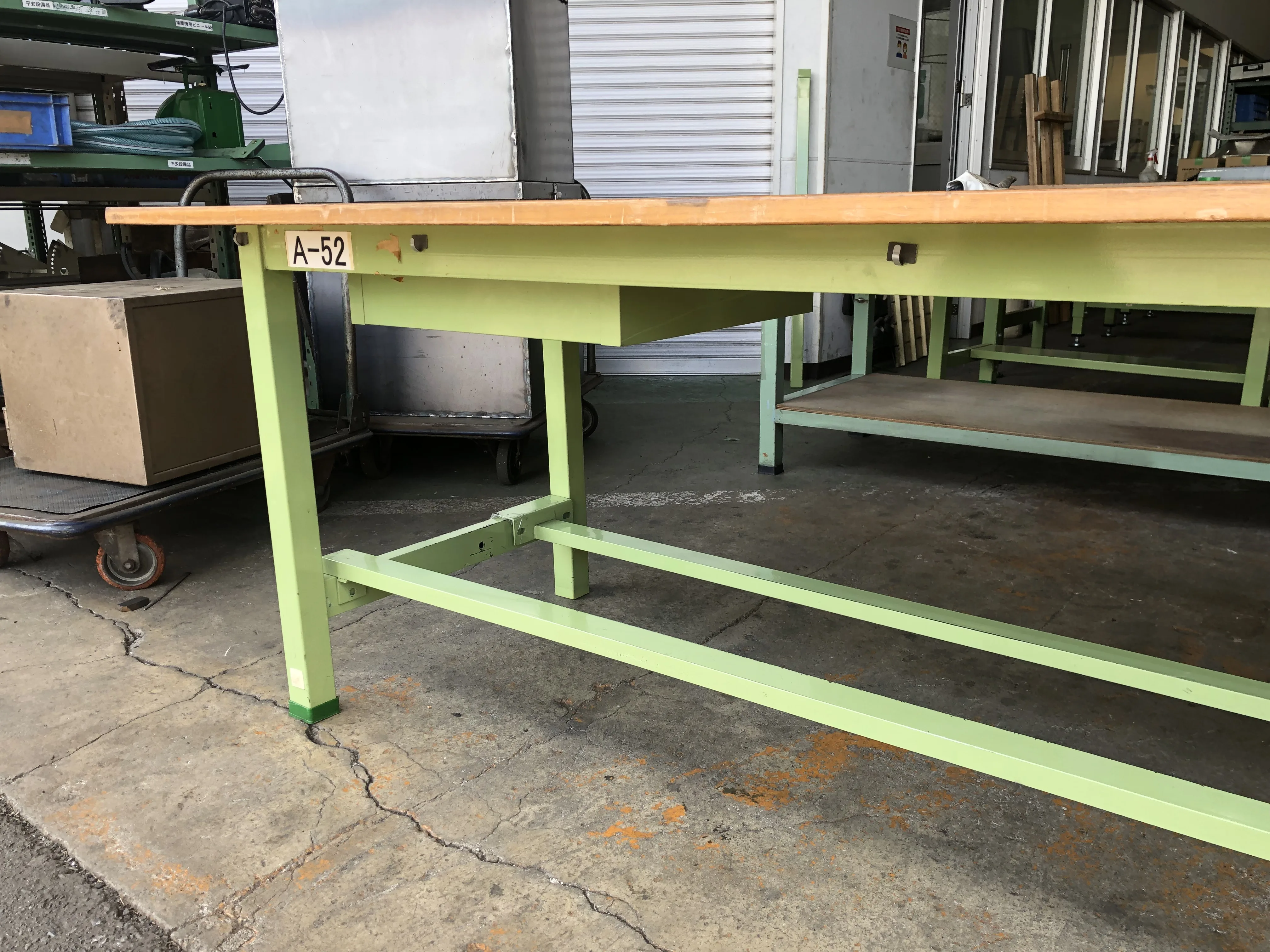 サカエ 作業台 W900xD1800xH750(mm) / SAKAE Workbench W900xD1800xH750(mm) TH230099