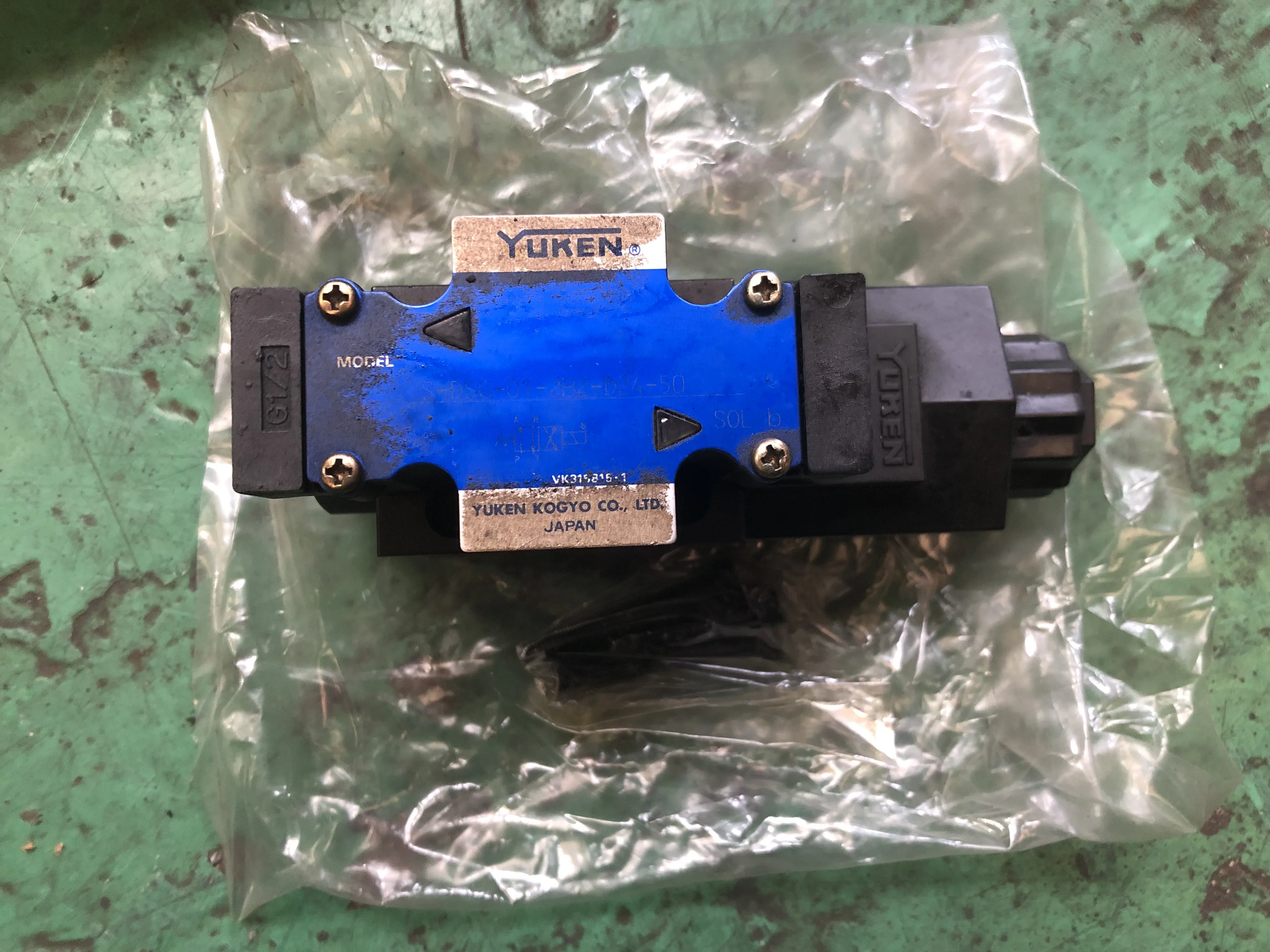 油研工業 DSG-01シリーズ電磁切換弁 S-DSG-01-2B2-D24-50 / YUKEN KOUGYO DSG-01 Series Solenoid Directional Control Valve S-DSG-01-2B2-D24-50 TJ220270