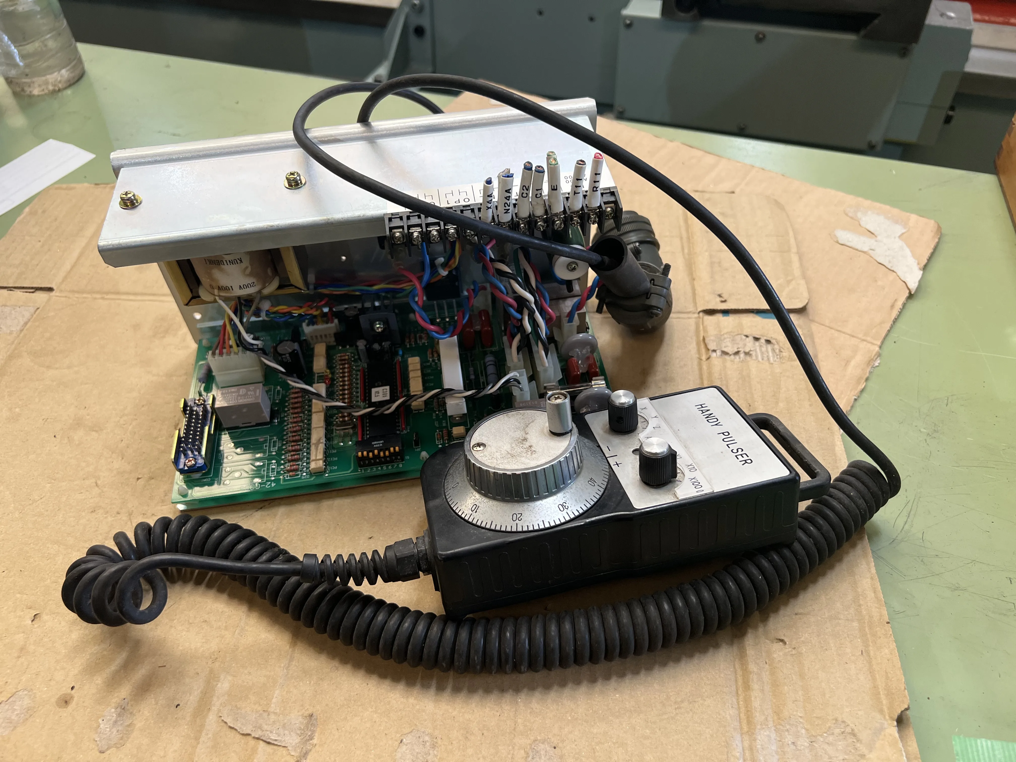 COMDUX 電磁チャックコントローラ C-305 / COMDUX Electromagnetic Chuck Controller C-305 TJ220542