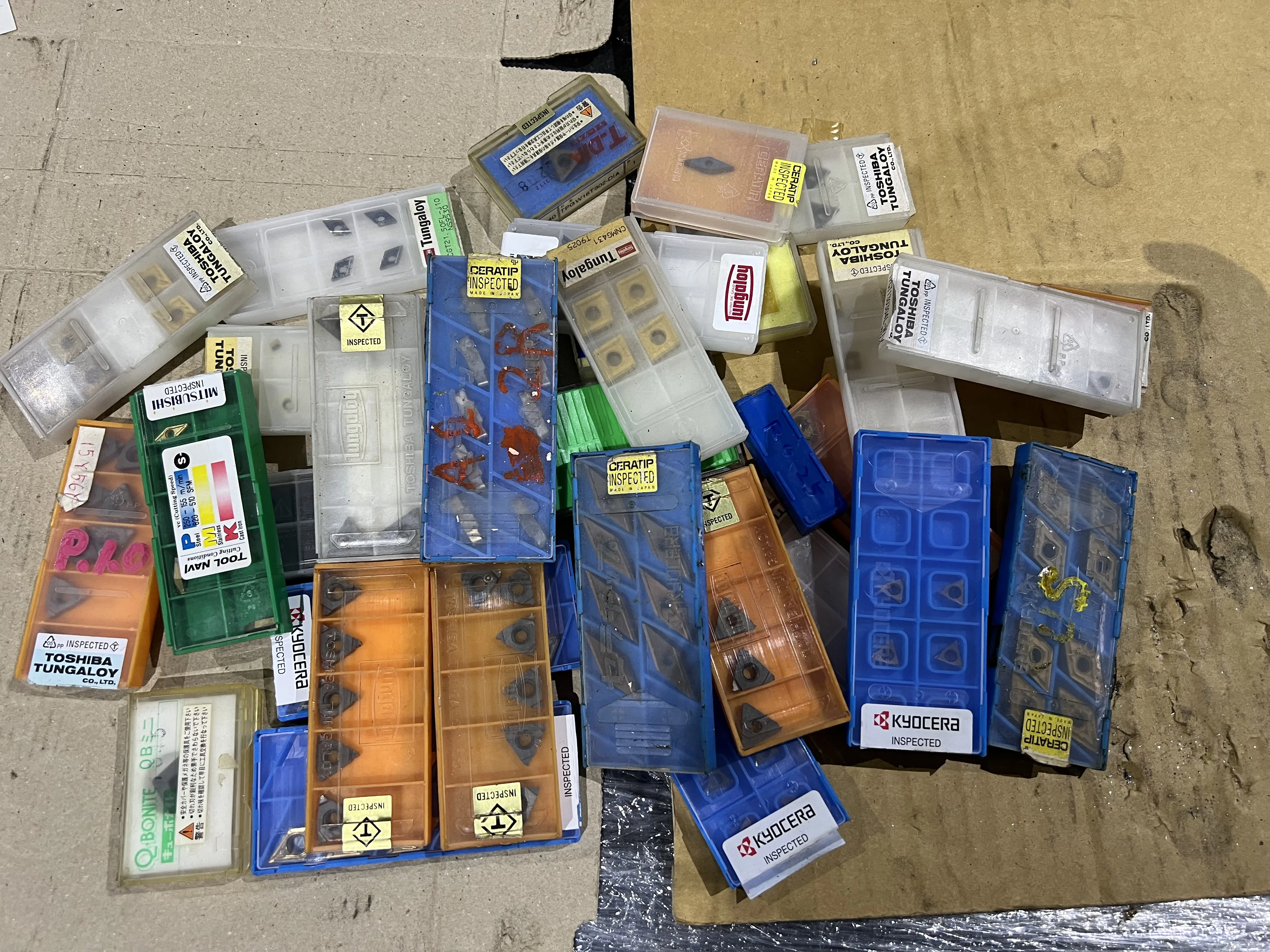 メーカー混在 チップ1山 / MIX Insert 1Lot TJ220643
