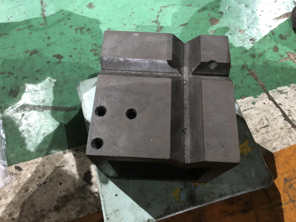 V溝付桝型ブロック 155ｘ155ｍｍ / V-grooved square block 155ｘ155ｍｍ TJ220920