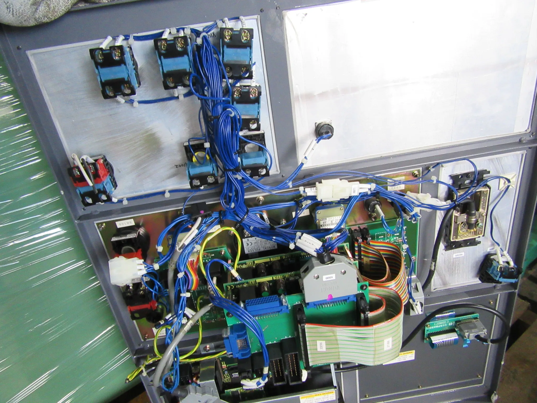 ファナック モニター A02B-0281-C125/TBR + A02B-0281-C071(F18) / FANUC Monitor A02B-0281-C125/TBR + A02B-0281-C071(F18) TJ220941