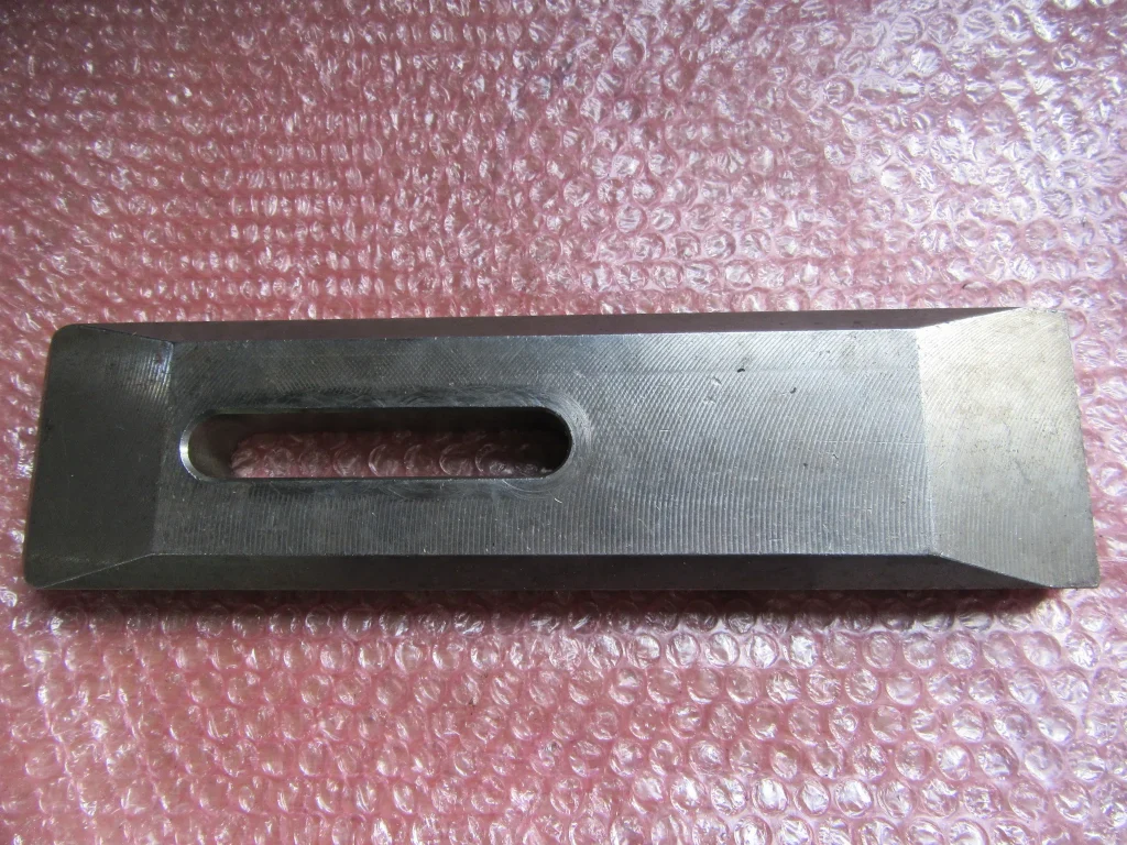 プレーンクランプ W80xD305xH20 / Plain Clamp W80xD305xH20 TJ230146
