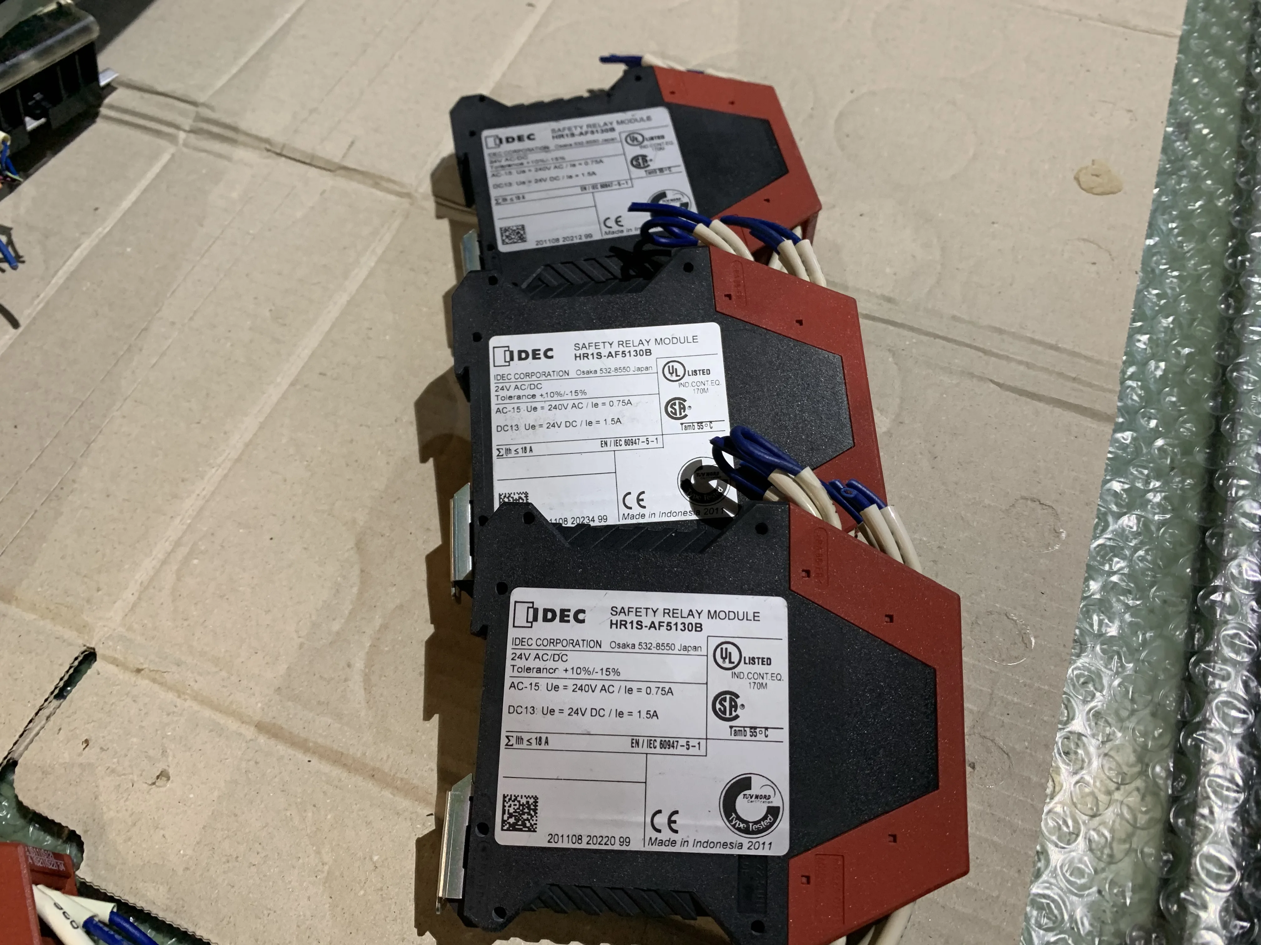 アイデック/和泉電気 安全リレーモジュール HR1S-AF5130B (3個) / IDEC Safety Relay Module HR1S-AF5130B (3個) TJ230285