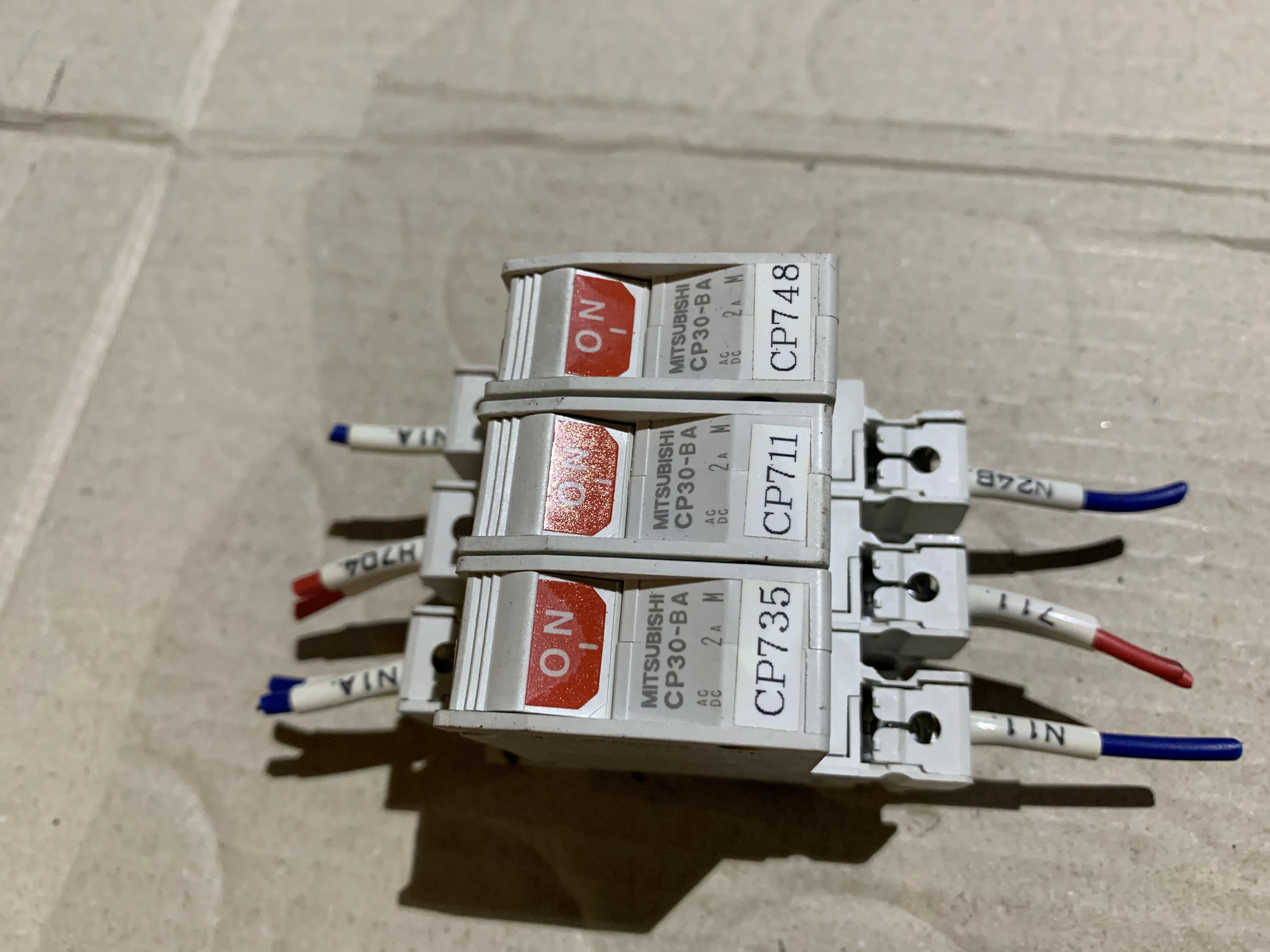 三菱マテリアル サーキットプロテクタ CP30-BA (３個) / MITSUBISHI MATERIALS Circuit Protector 3pcs CP30-BA (３個) TJ230288